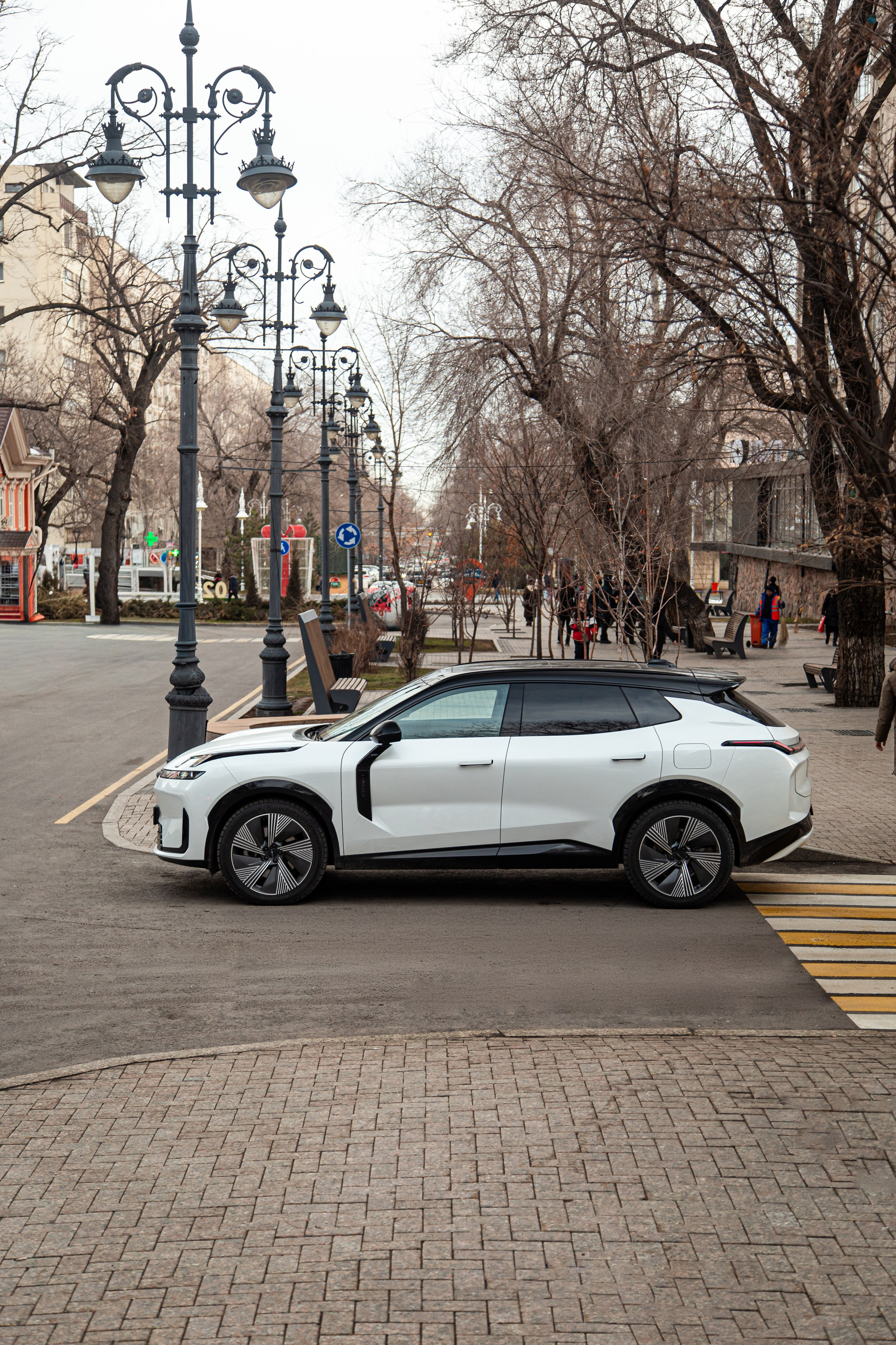 Lynk&Co 08 EM-P. Рекламный и портретный фотограф в Алматы — Серекпаев Танирхан