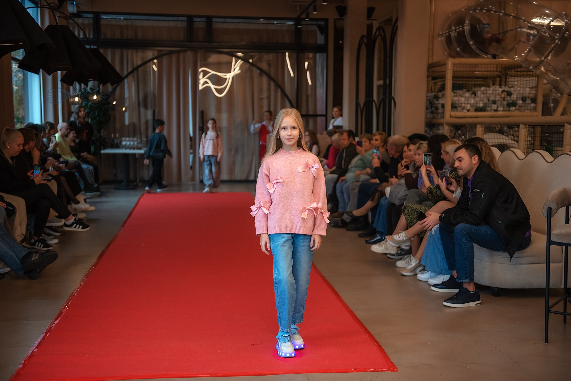 HAPPYkids дефиле в день мамы. Семейный и коммерческий фотограф в Сочи Александр Бодунов