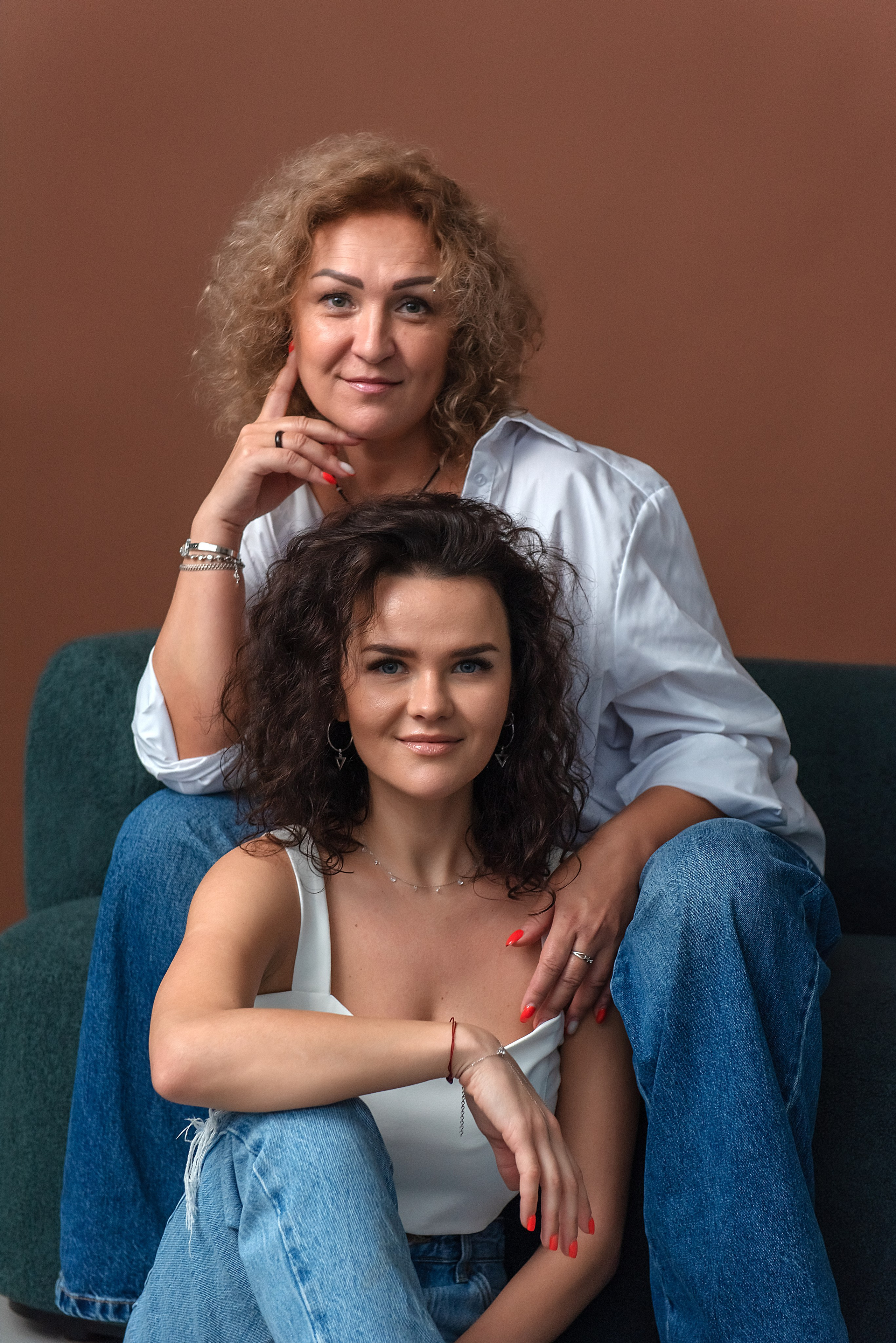 Студийная съемка «Мама с дочкой» Оля и Алина. Семейный и коммерческий фотограф в Сочи Александр Бодунов