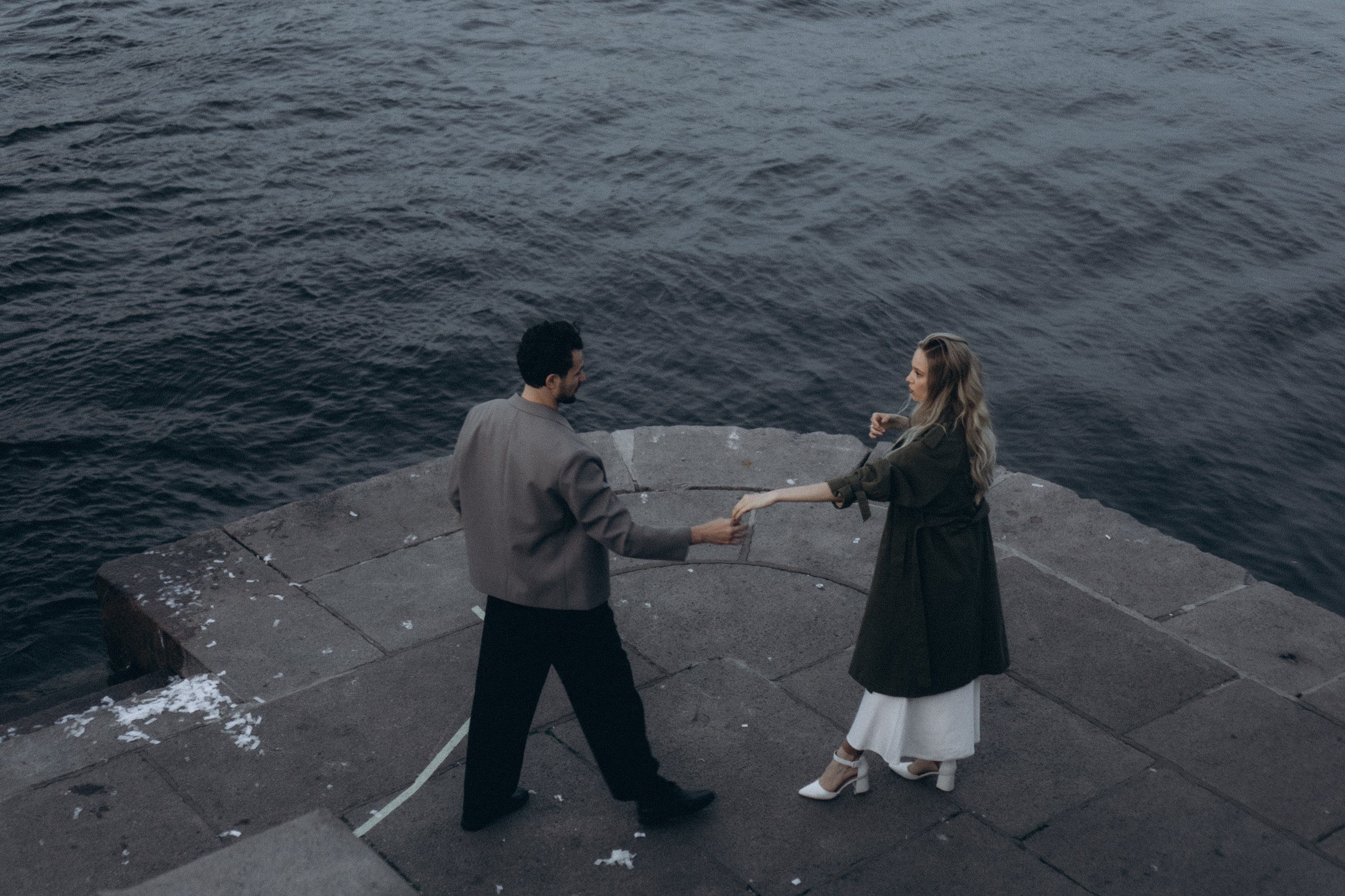 СВАДЕБНАЯ СЬЕМКА ПАРЫ НА РАССВЕТЕ В БЕЛЫЕ НОЧИ И ПРОГУЛКА С РАЗВОДНЫМИ МОСТАМИ И ПИКНИК ВОЗЛЕ ИСАКИЕВСКОГО СОБОРА. Профессиональный фотограф, Санкт-Петербург — Виктория Богомолова