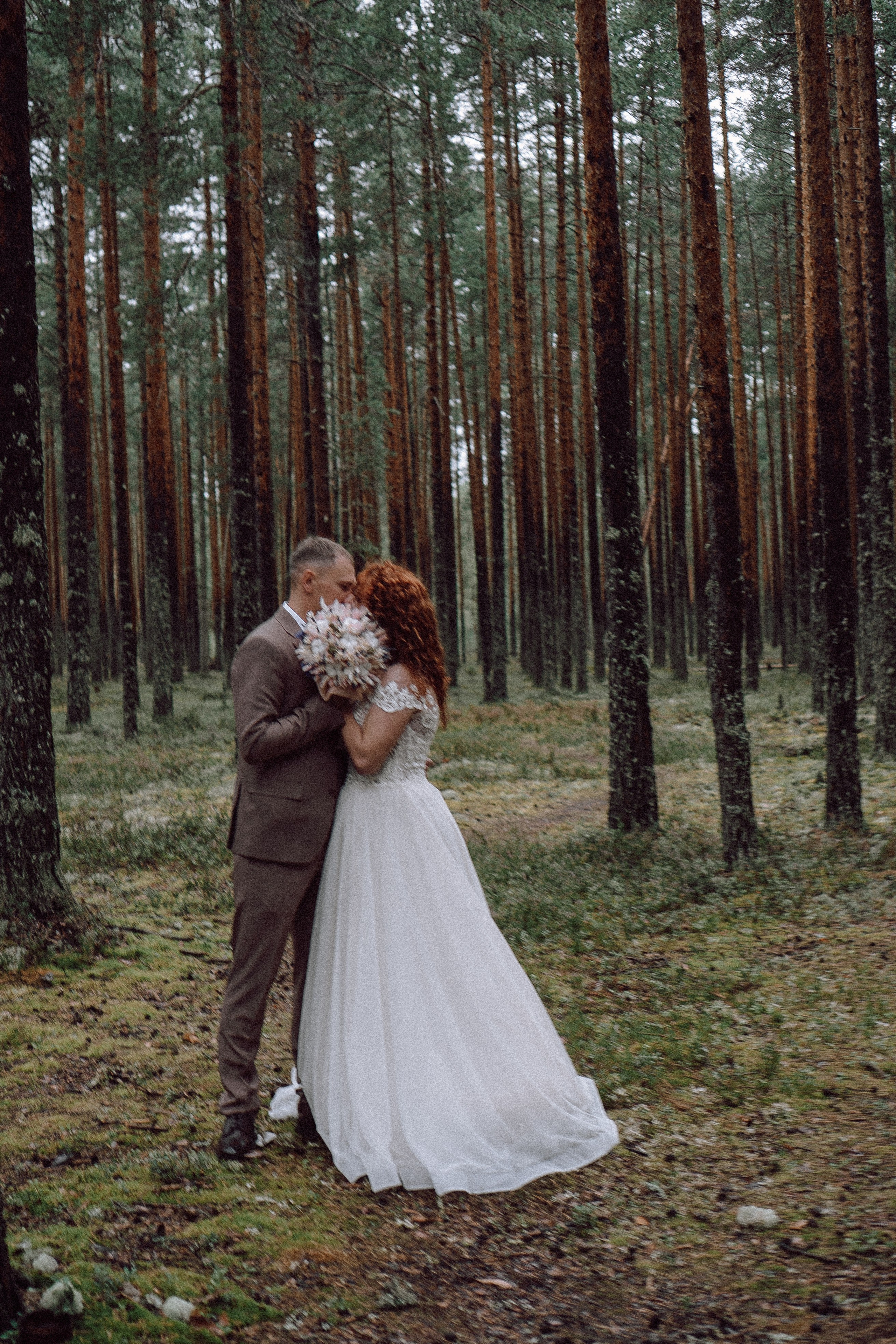 СВАДЕБНАЯ ФОТОСЕССИИЯ ПАРЫ В ГОРОДЕ ПРИОЗЕРСК В СОСНОВОМ ЛЕСУ И С ПИКАПОМ. Профессиональный фотограф, Санкт-Петербург — Виктория Богомолова