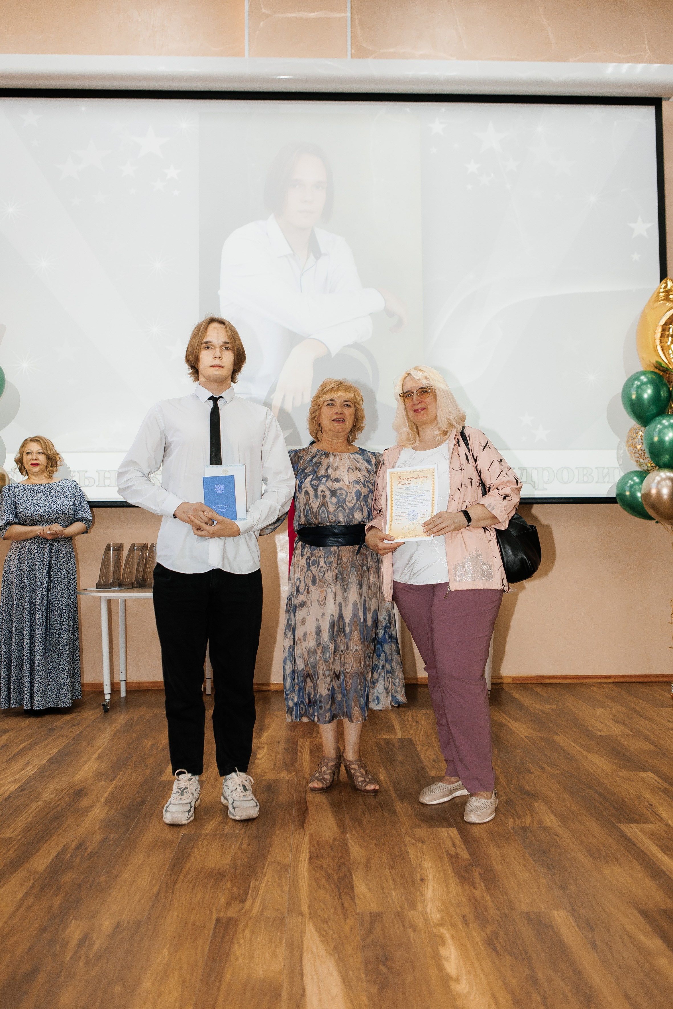 Выпускной Гимназия 12 2024 г. Свадебный и портретный Фотограф в Липецке Дмитрий Котюков