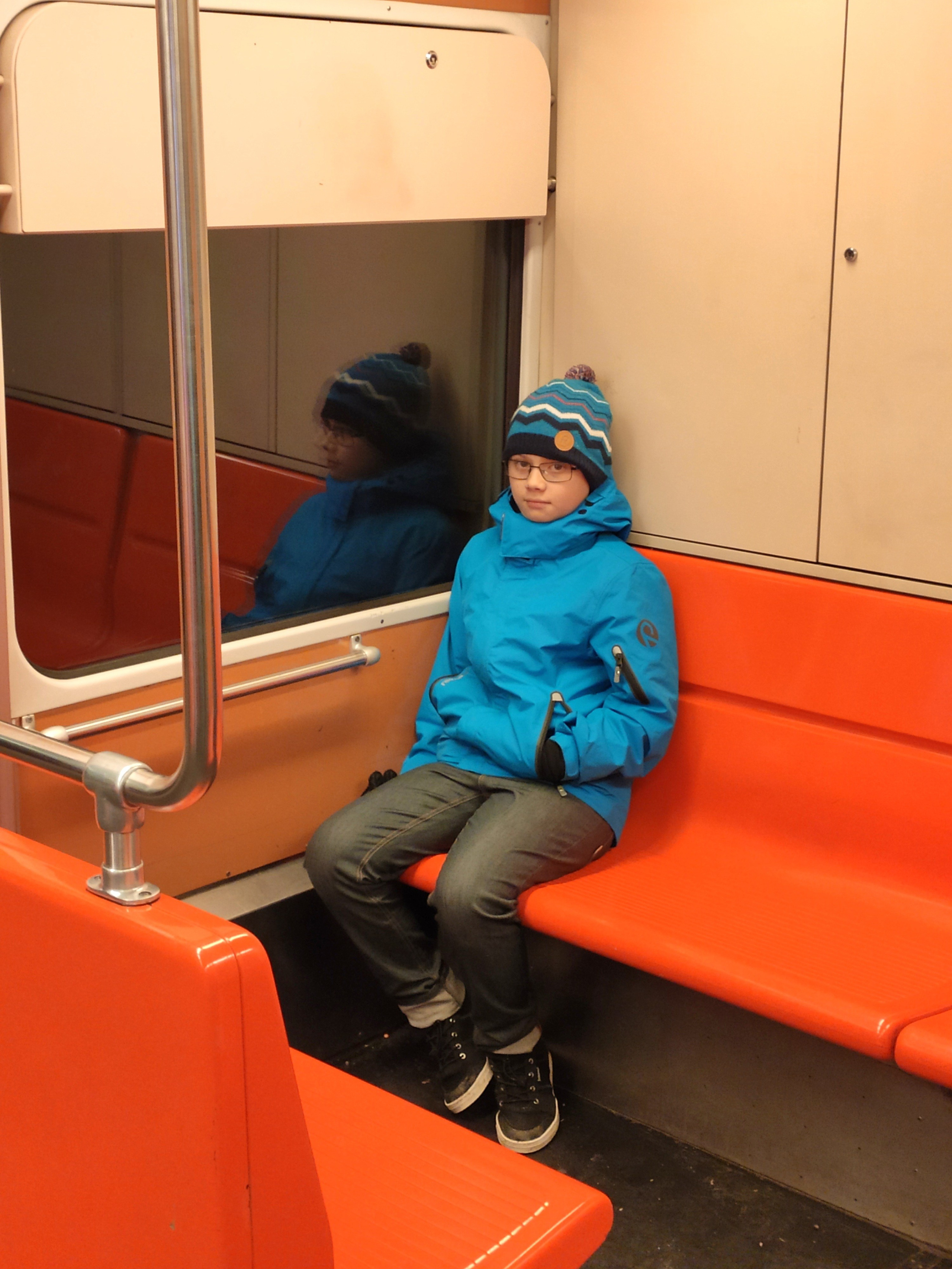 Даже интерьеры в поездах рыжие