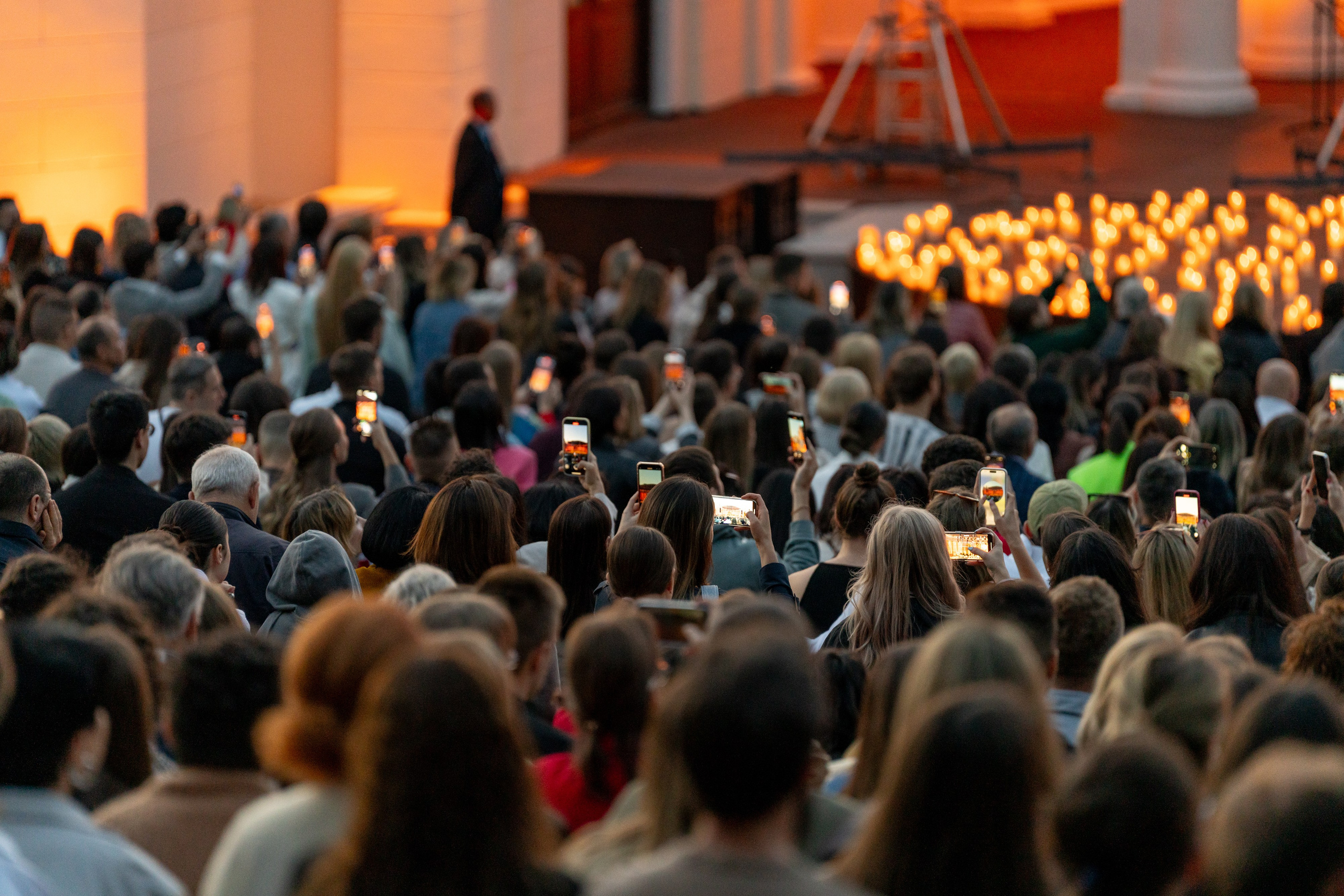 Симфонический оркестр Lumisfera при свечах. Фотограф Никита Комаров