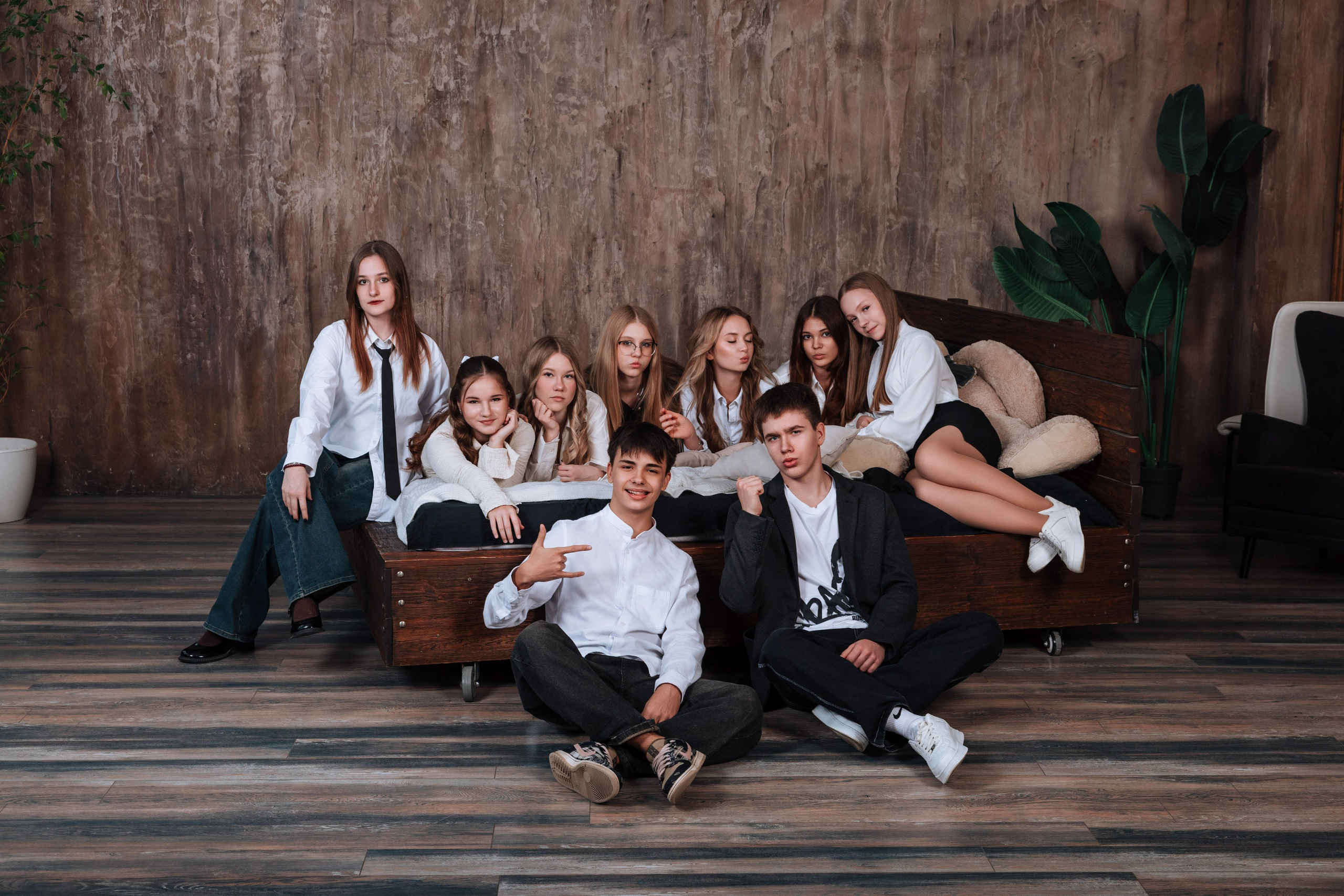 Старшая школа. Выпускные школьные фото­альбомы для школ и детских садов в Волгограде и Волжском