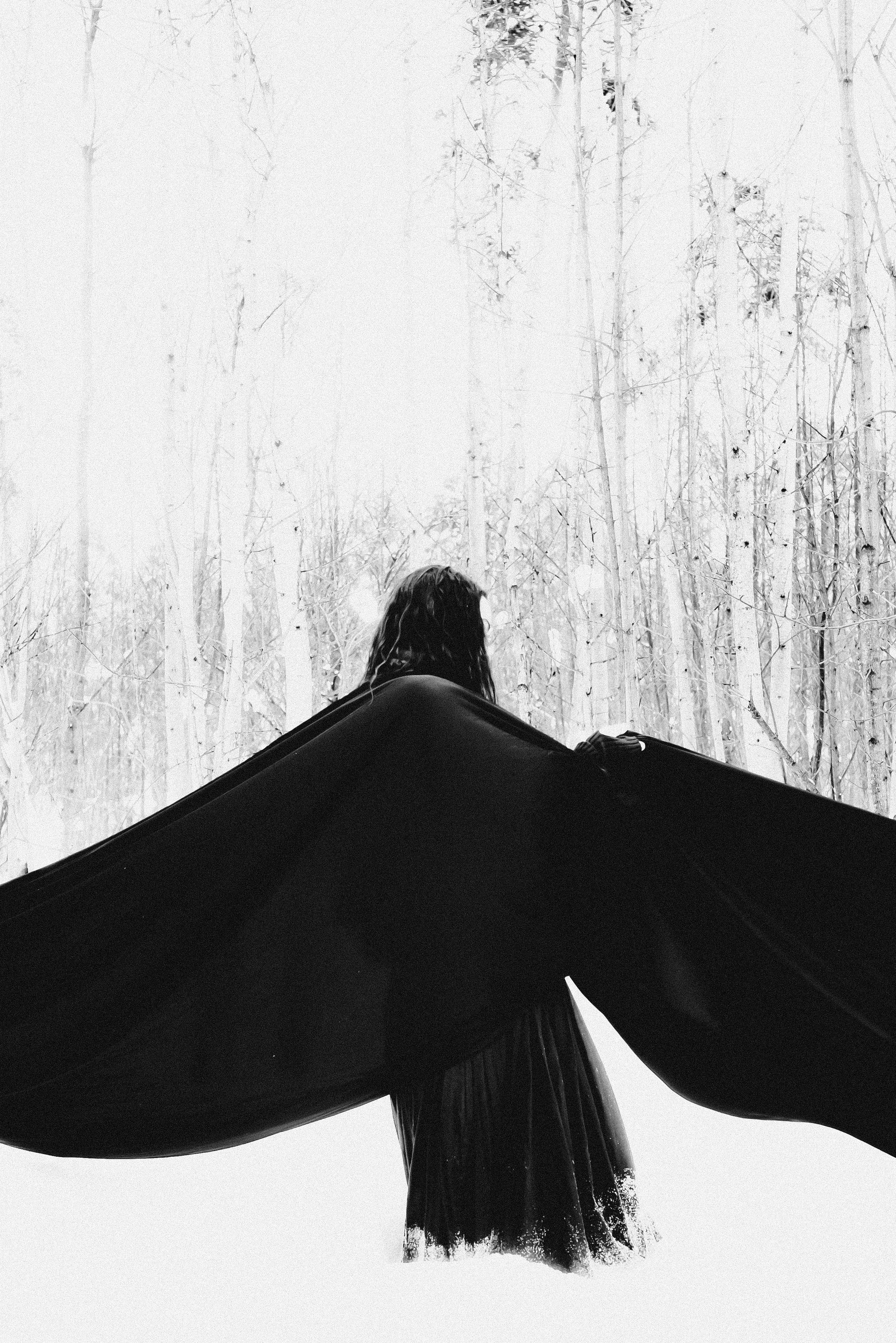 Женская психологическая съёмка в лесу. Фотоведьма Дарья Нечинская