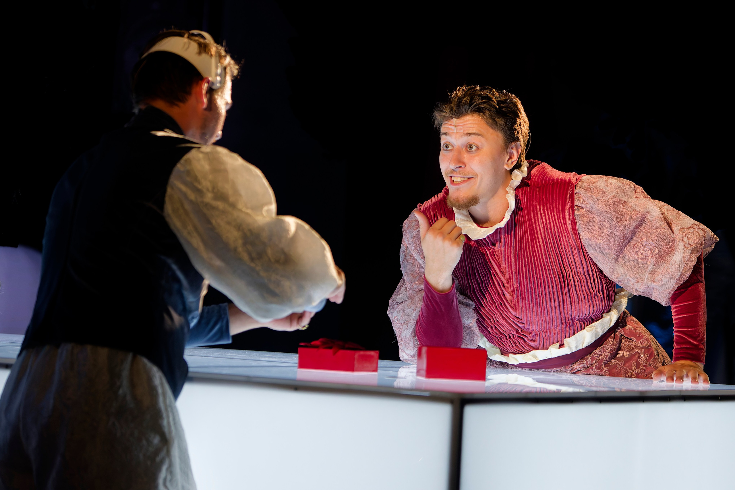 Спектакль «Любовь к трем апельсинам». Кутузов Евгений Фотограф в Южно-Сахалинске