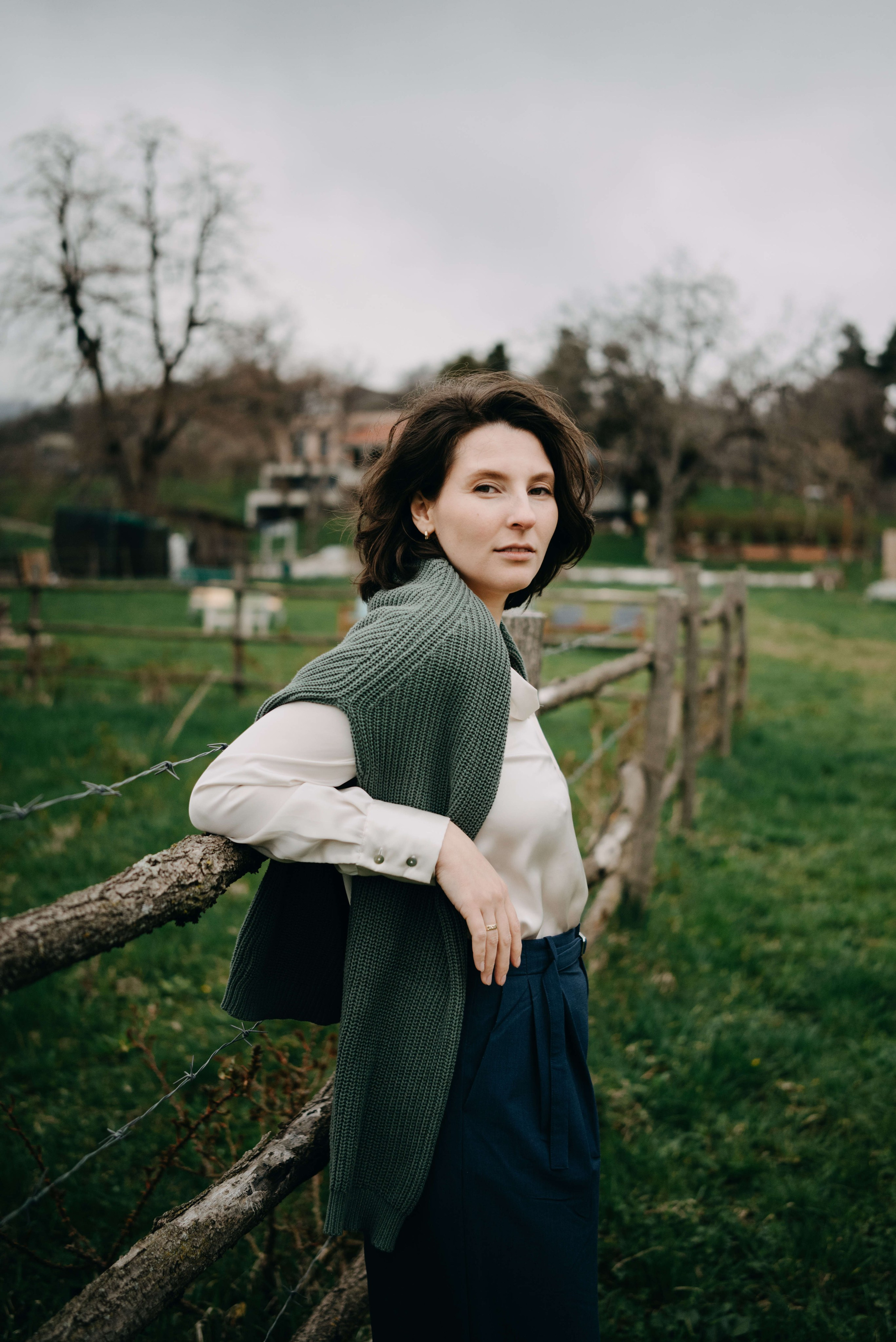 Портретная фотосессия на ферме с лошадьми. Портретный и свадебный фотограф в Тбилиси • xeniqo