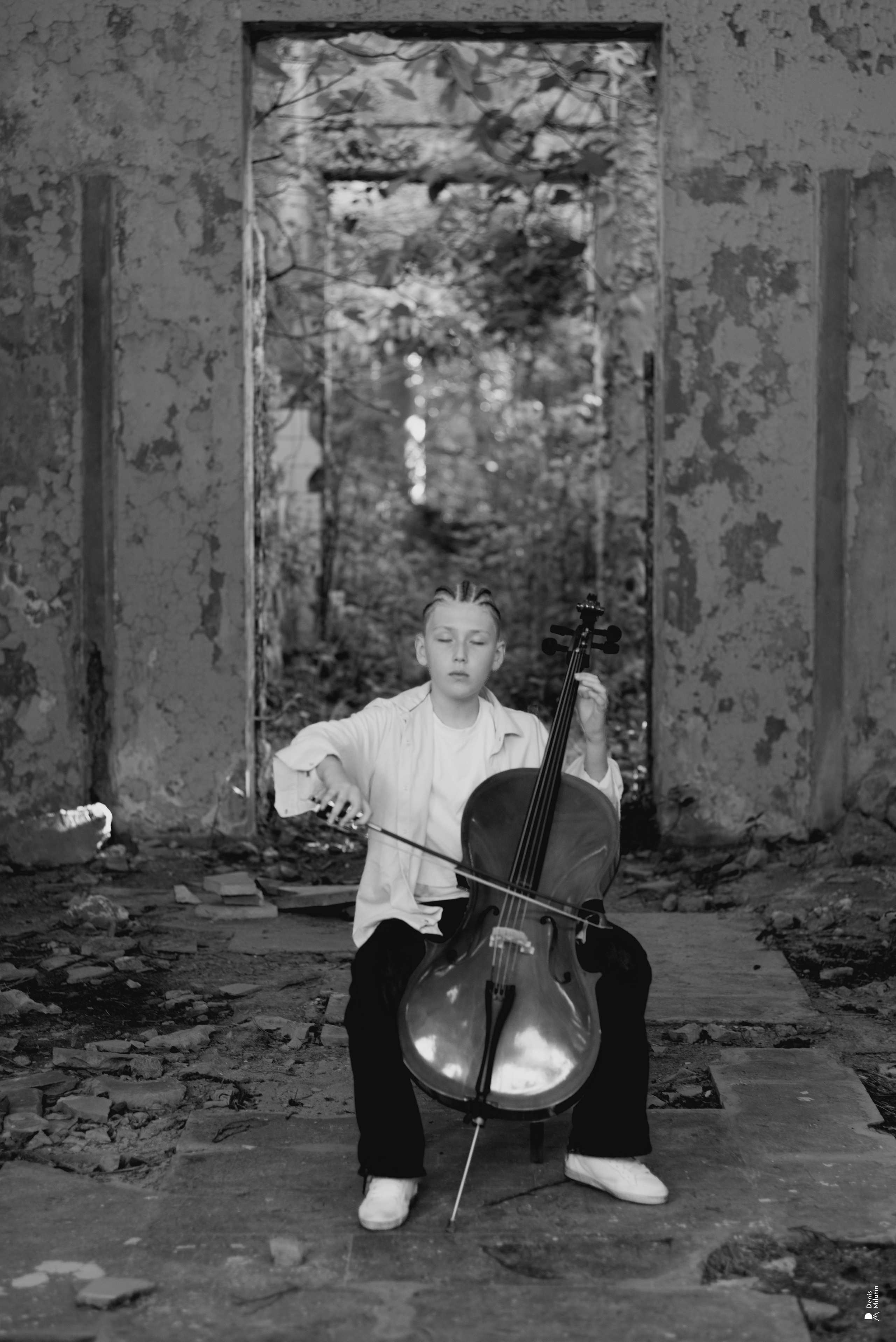 Виолончелист. Портретный фотограф Денис Милютин