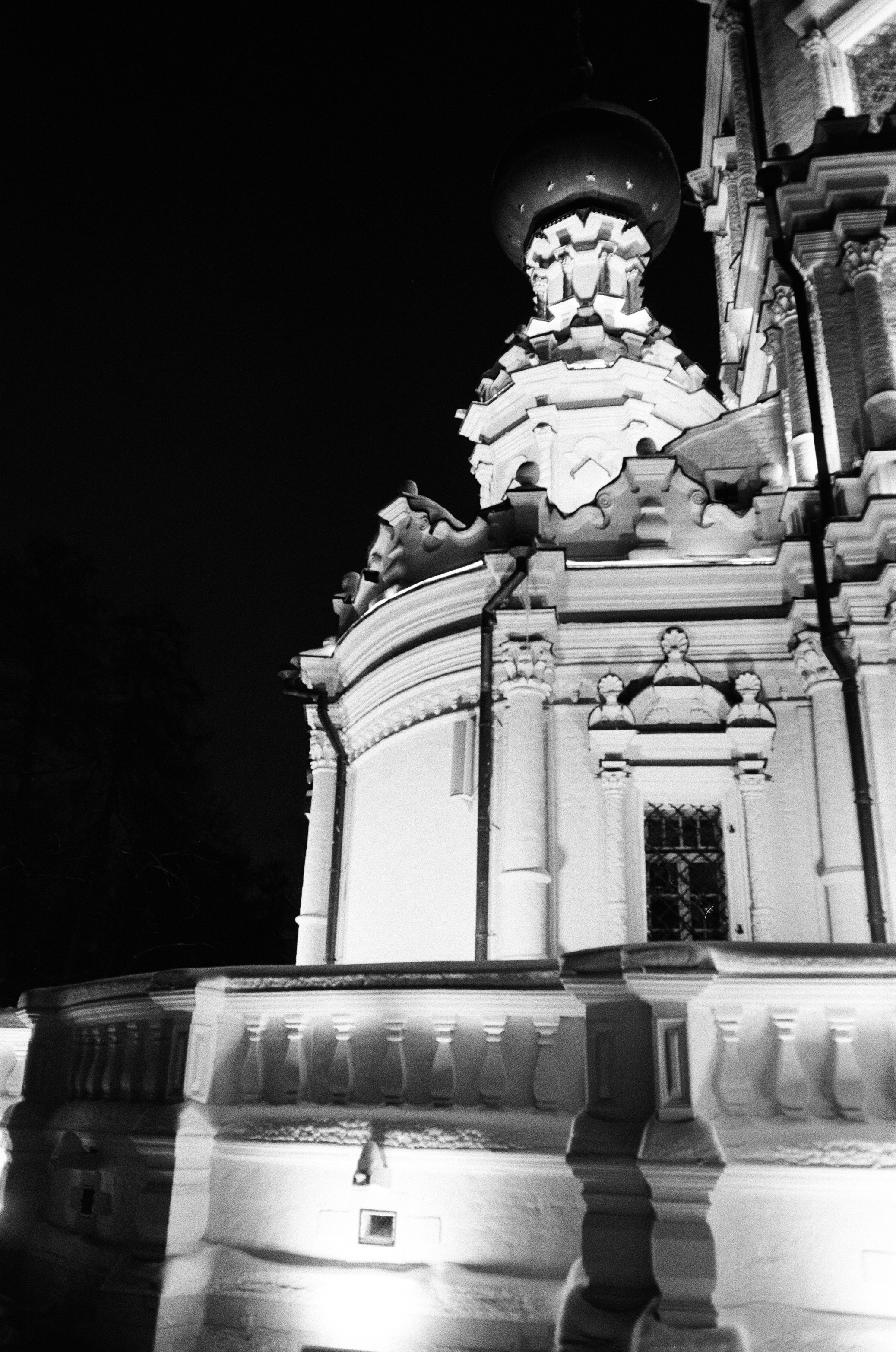 Voigtlander BESSA-T / Ultron 28 mm f/2 / Ilford PAN 400