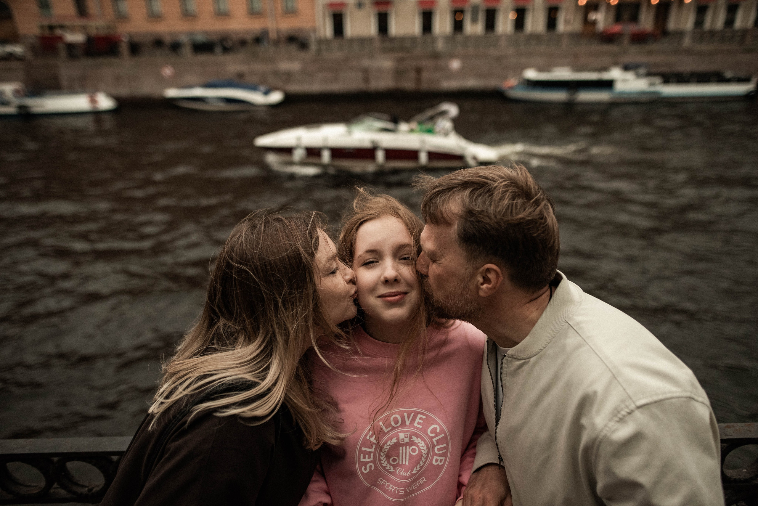 Семейная фотосессия-прогулка по Санкт-Петербургу