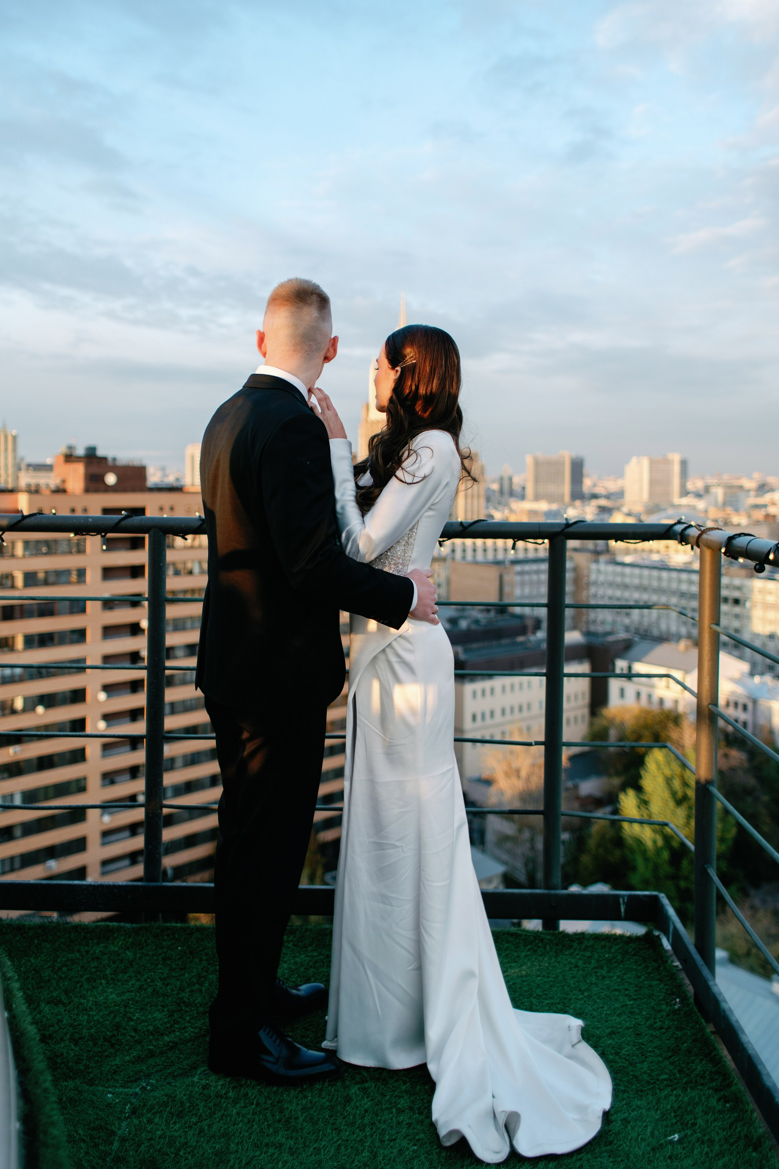 Свадьба для двоих в Москве, фотосессия на крыше, сборы, прогулка в Barvikha Luxury Village