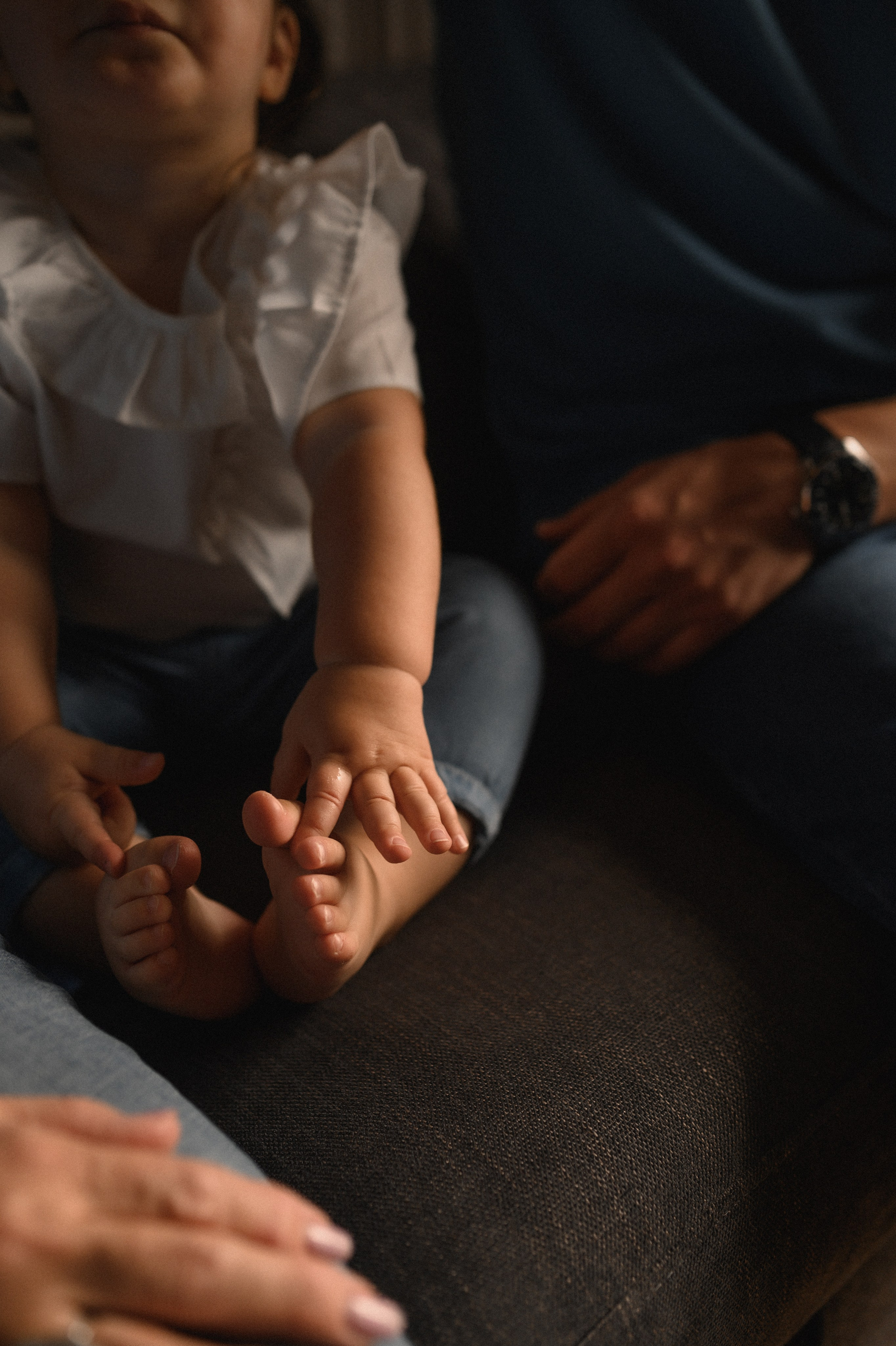 Саша, Таня, Мира и бабушка дома. Семейный и свадебный lifestyle-фотограф в Москве Мария Петрова