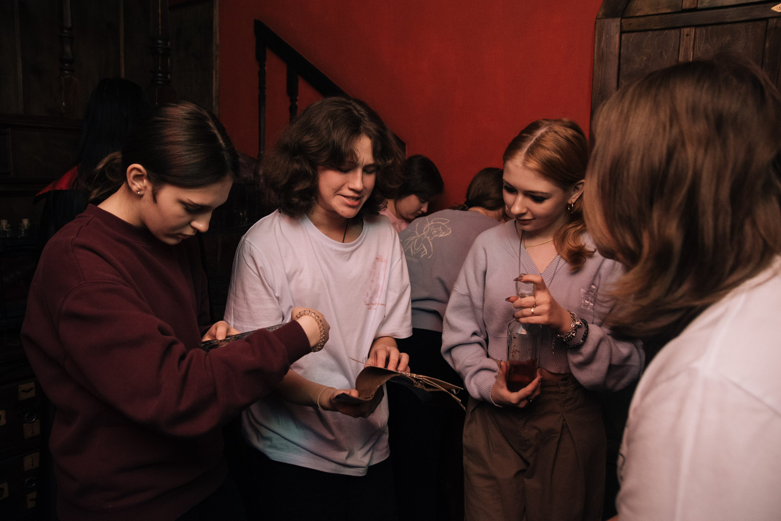 Квест в Нелогике. Фотограф в Москве. Индивидуальные и парные съёмки, мероприятия, промо-съёмки для артистов