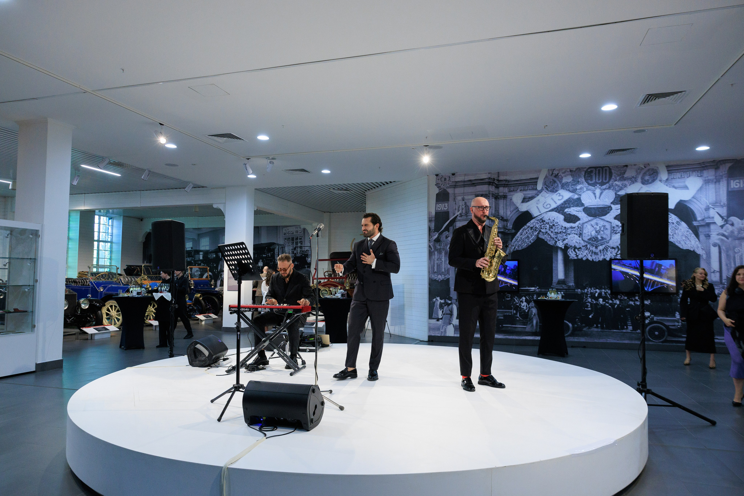 Фотограф для модного показа. Контент для бизнеса в Екатеринбурге Полдень Медиа