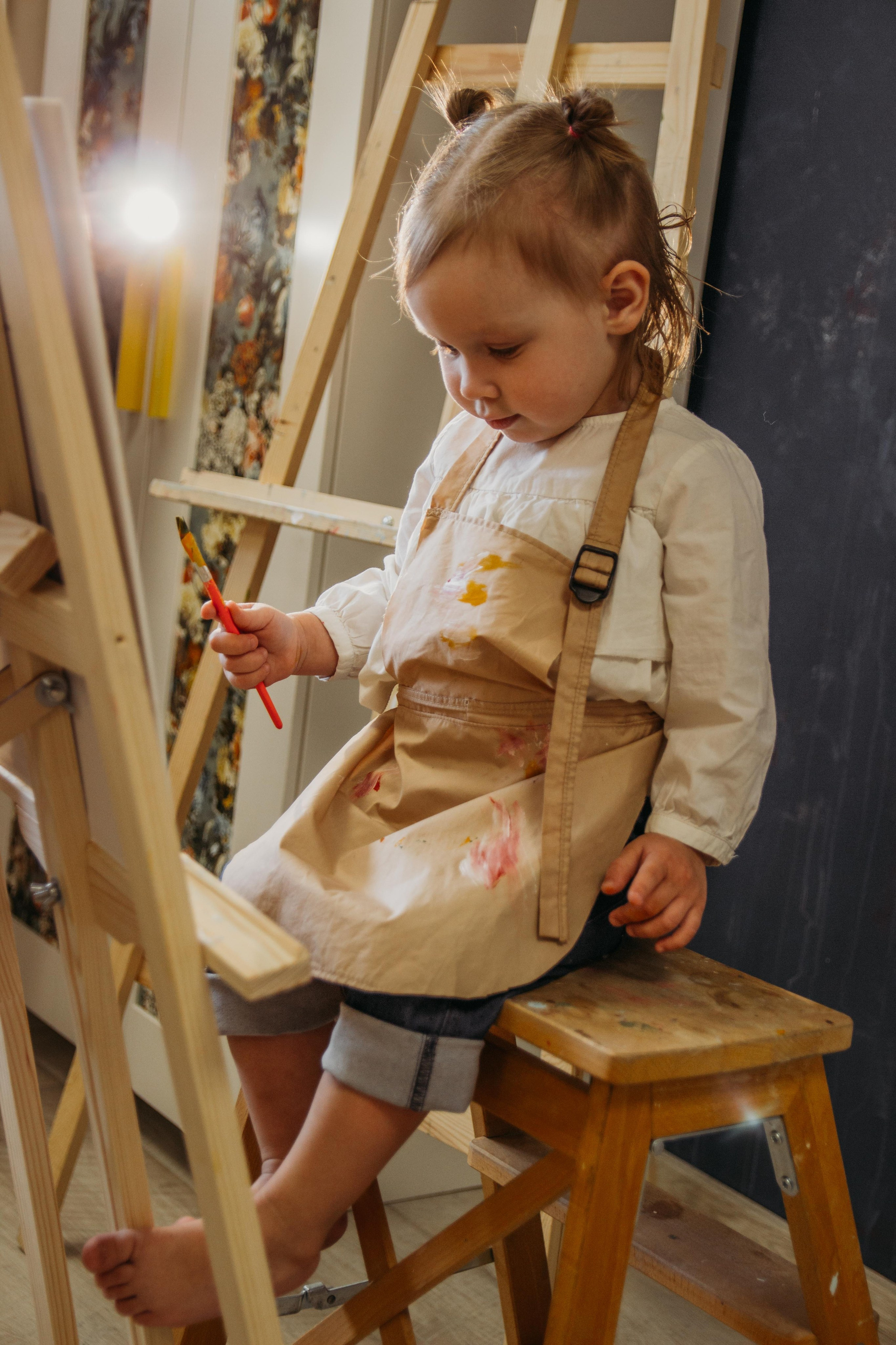 Фотосессия юной художницы. Венера Гайн. Репортажный фотограф  Тюмень. Обучение фотографии с 0