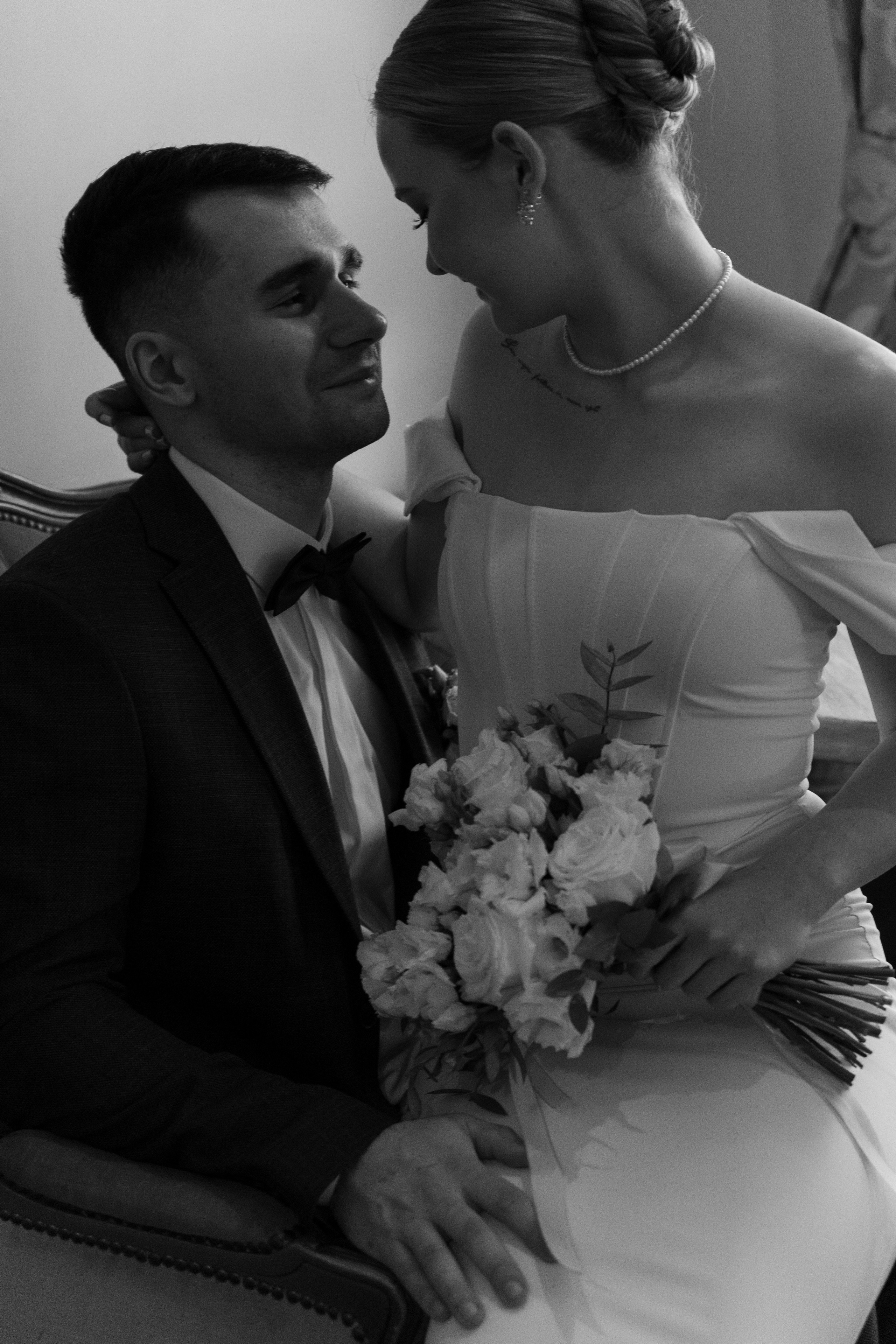 Свадебная фотосессия в отеле Чайковский г. Калининград. Свадебный фотограф Калининград