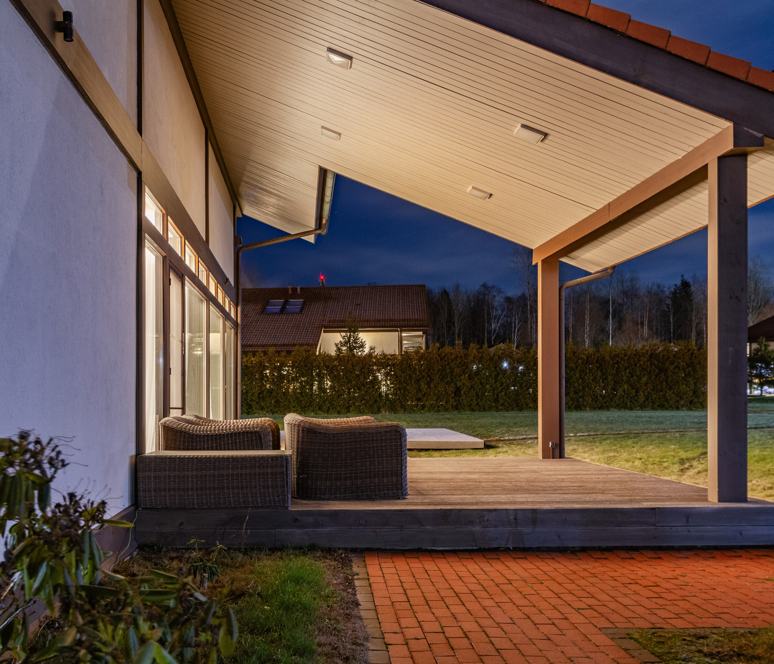 Съемка в вечернее время. Упаковка Недвижимости