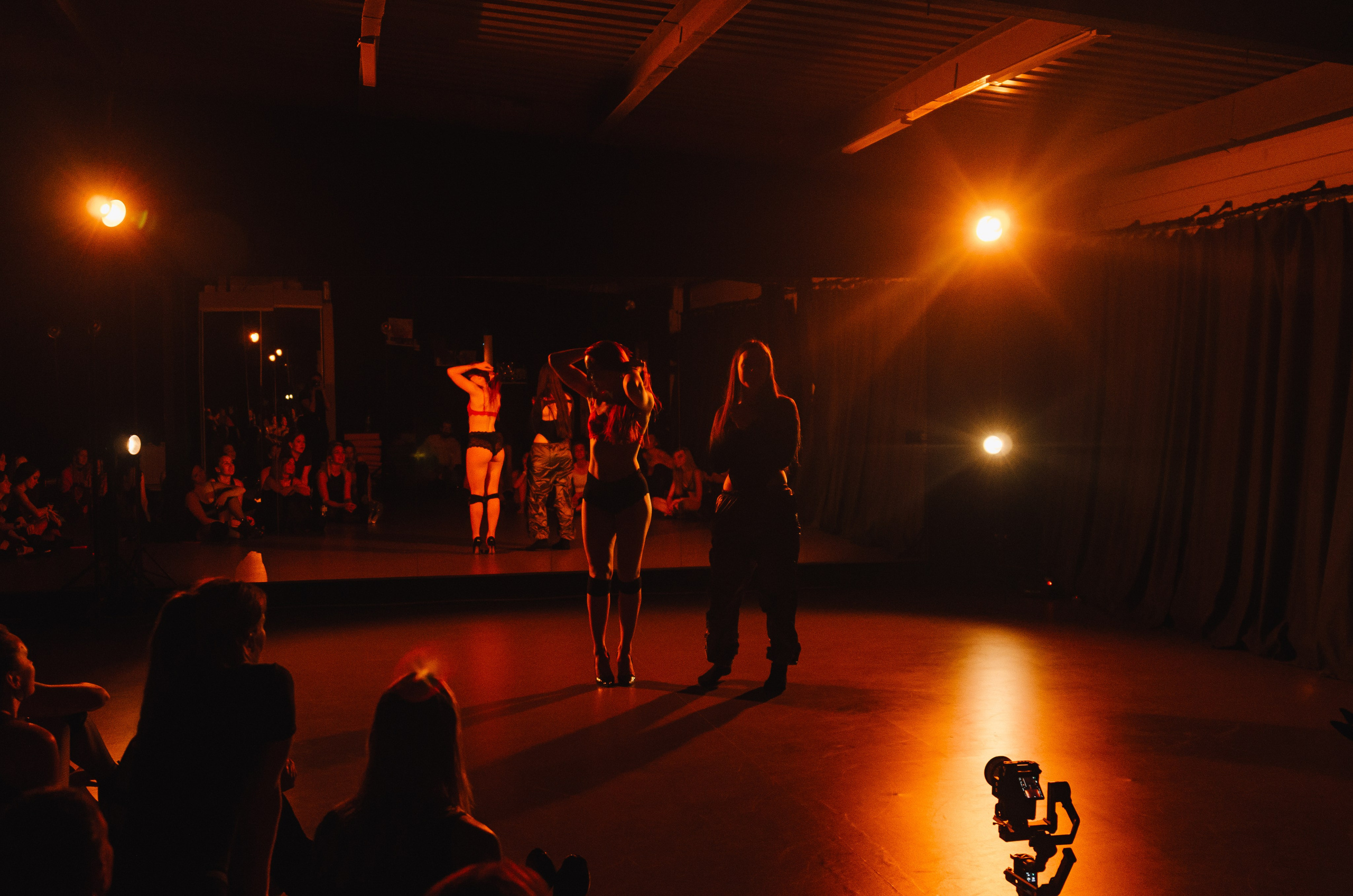 Мастер-классы по High Heels/Girly hip-hop от Оксаны ATTA. Денисова Аля — фотограф для парных съемок и индивидуальных историй в Барнауле