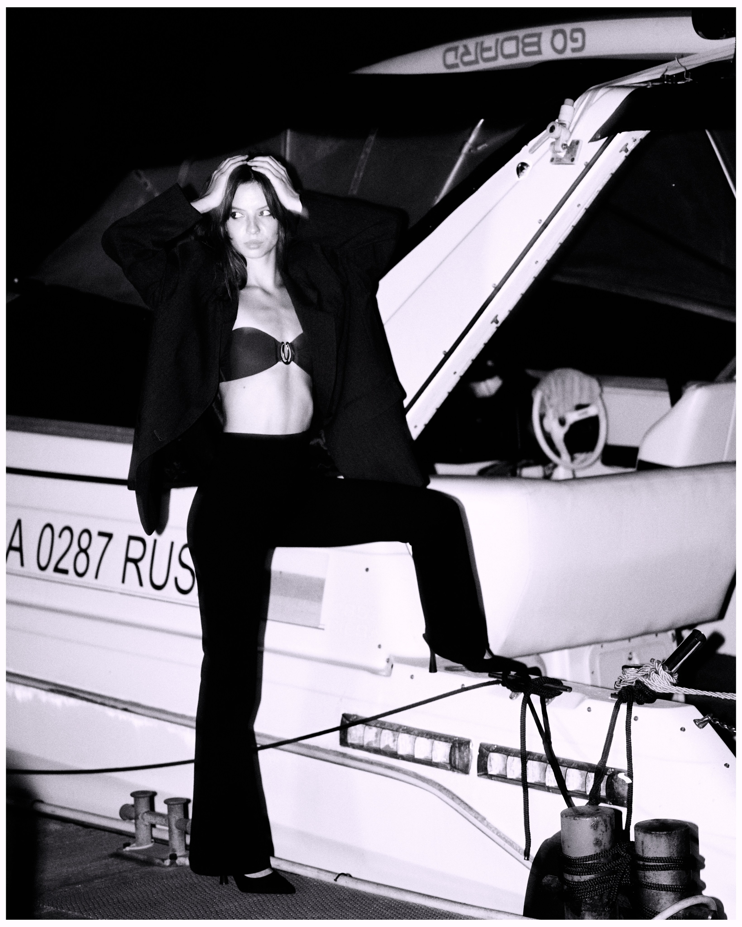 Ночная Фотосессия Алёна. Фэшн-фотография и портреты в Владивостоке. Превращаю съёмку в повествование — создаю образы с сюжетом, которые остаются в памяти