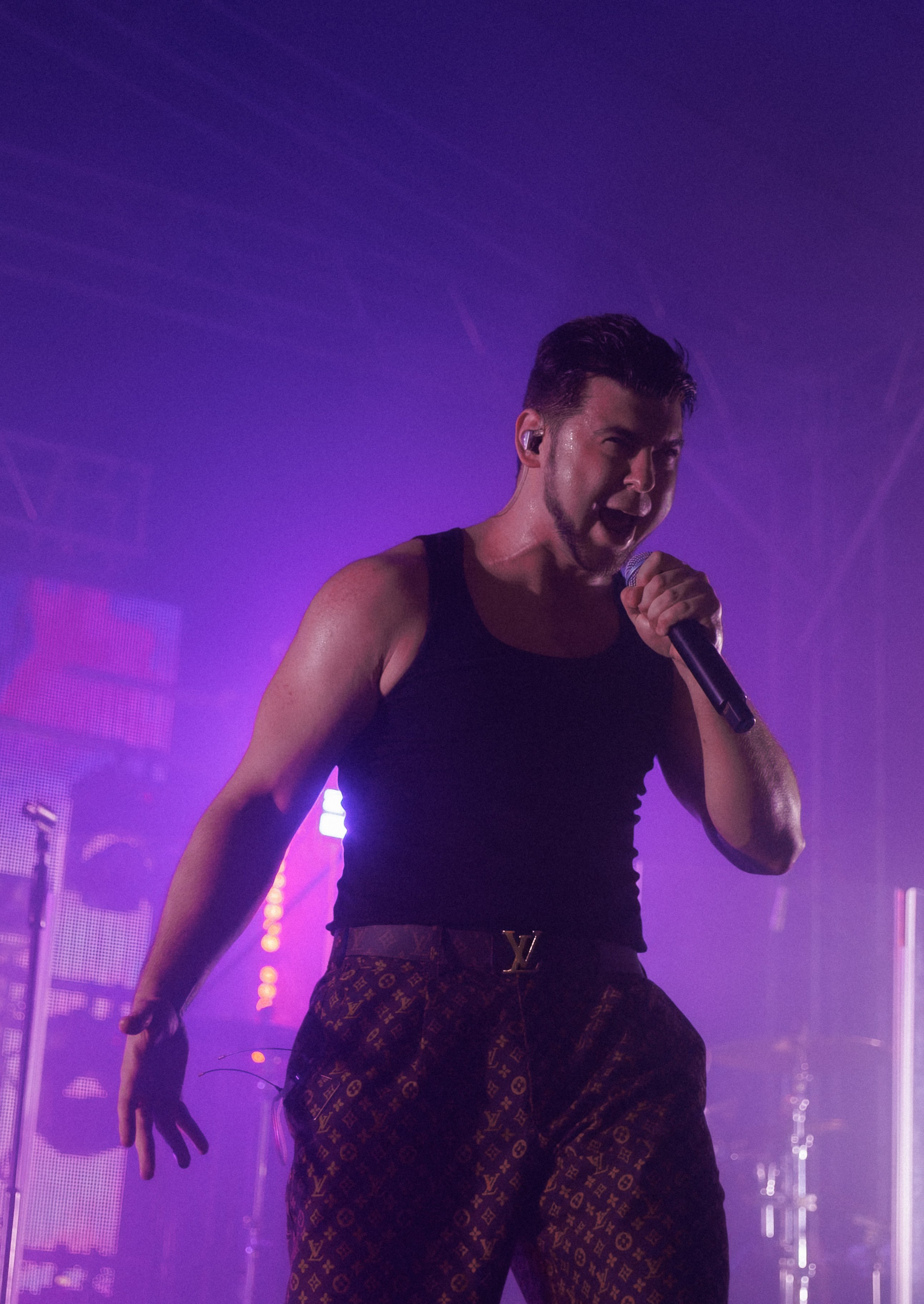 Фотоотчёт и репортаж с концерта группы GAYAZOV$ BROTHER$. Красильников Евгений — профессиональный фотограф в Ростове-на-Дону