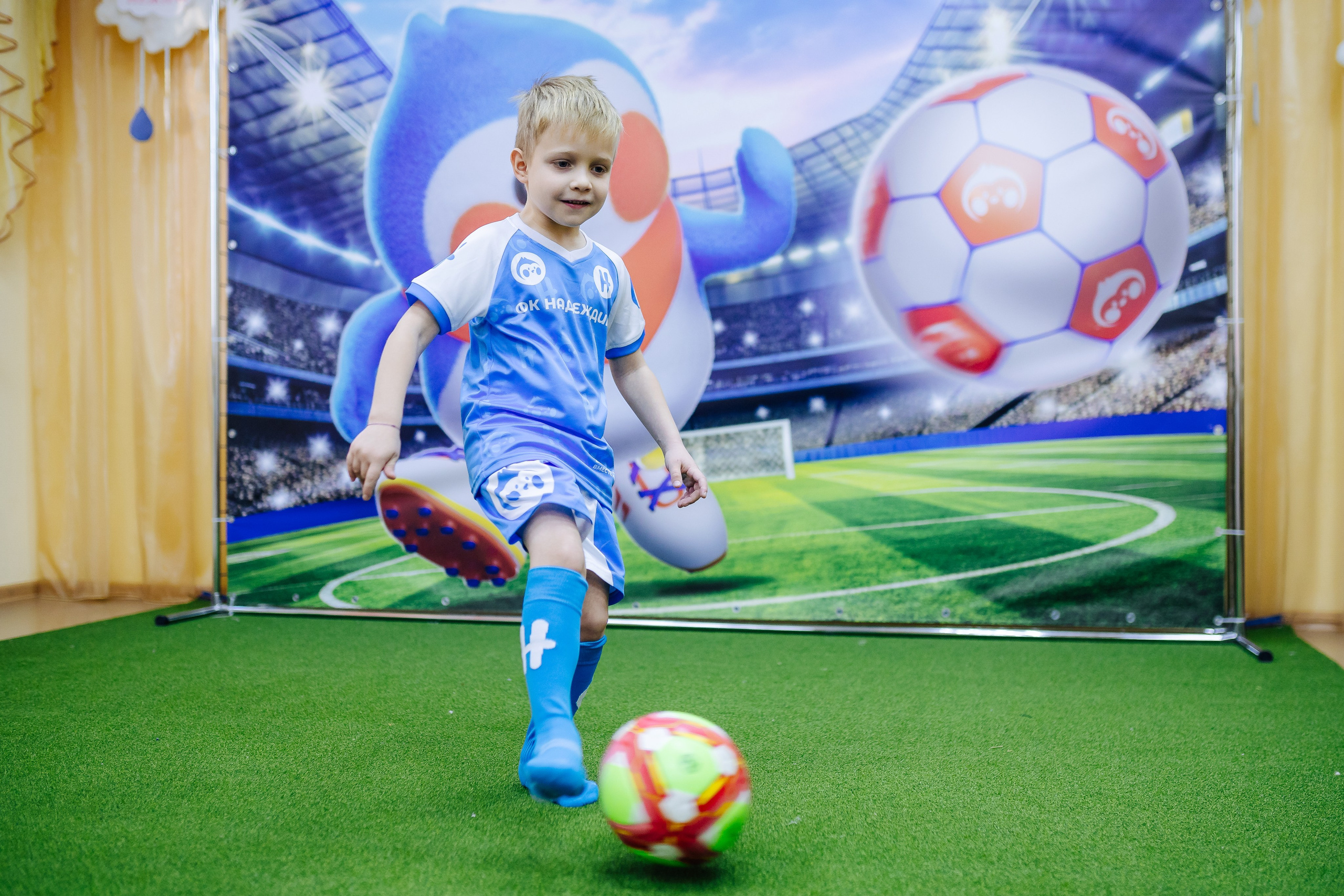 Фотосессия с кубком в детских садах г. Магнитогорска. Денис Прохоров Фотограф в г. Магнитогорск