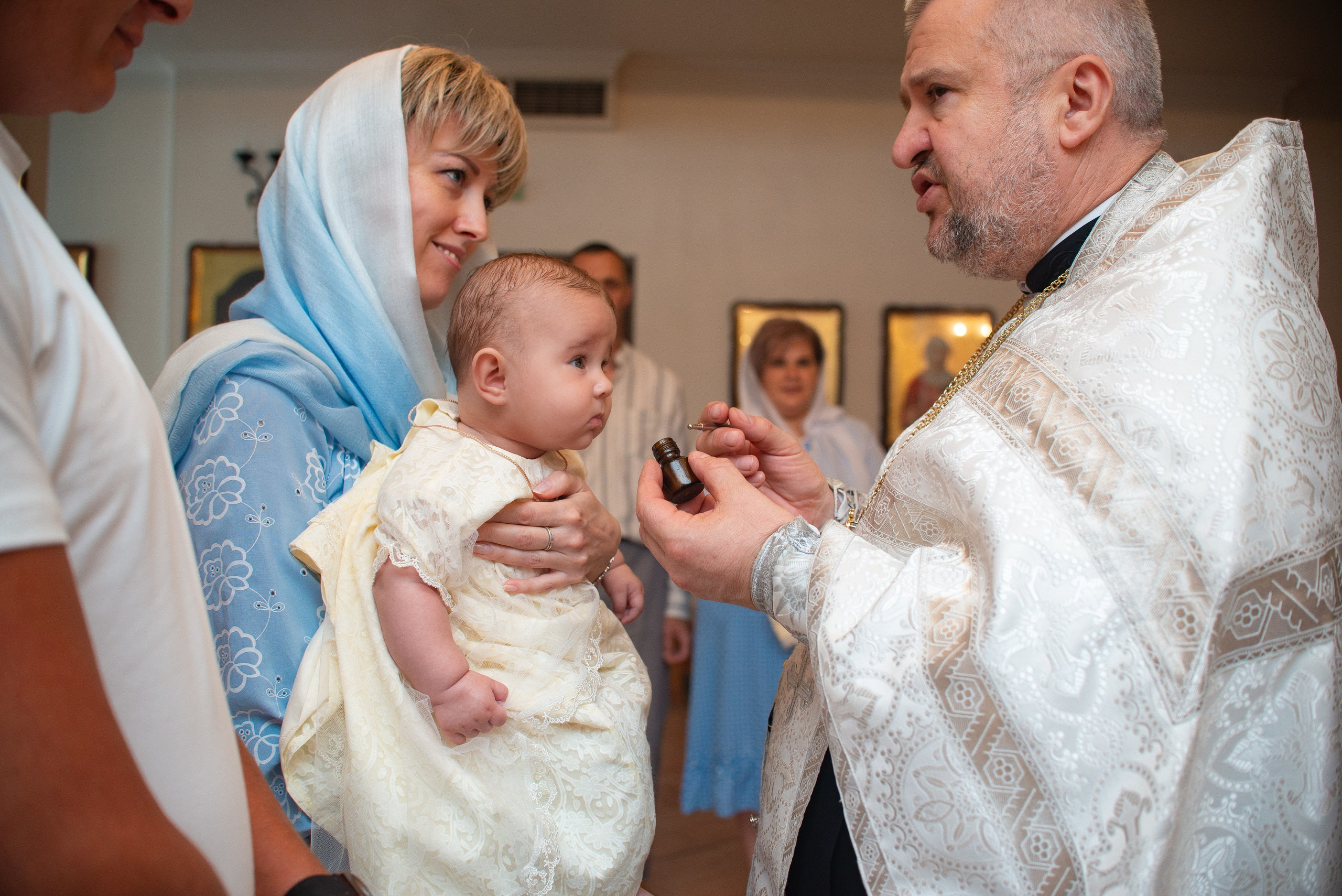 Крещение Машеньки в хр.Преображения Господня. Семейный фотограф на выписку из роддома и крещение Минск Настя Гришук