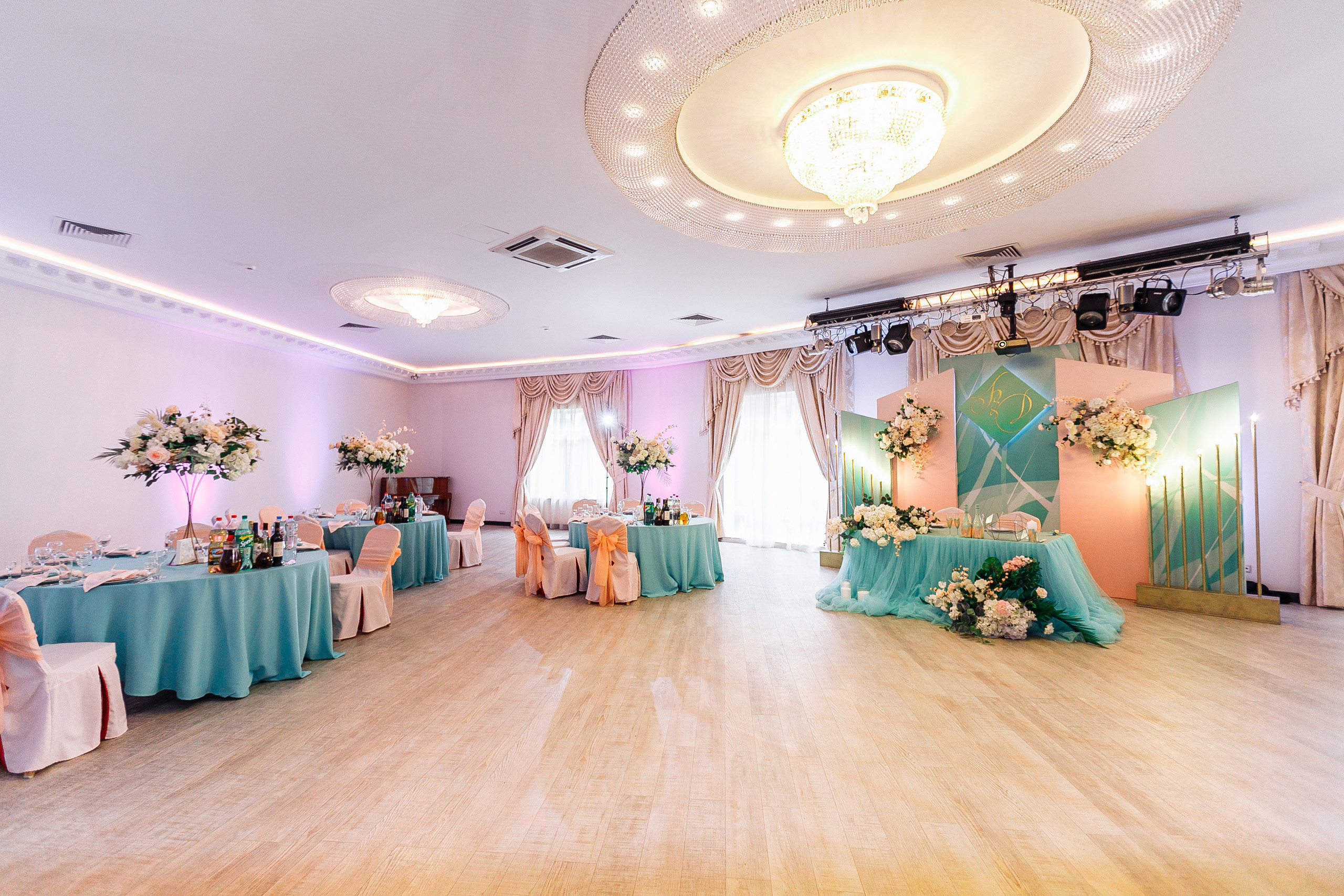 Фотографии зала. Банкетный комплекс и свадебное агенство "Александр Грин"