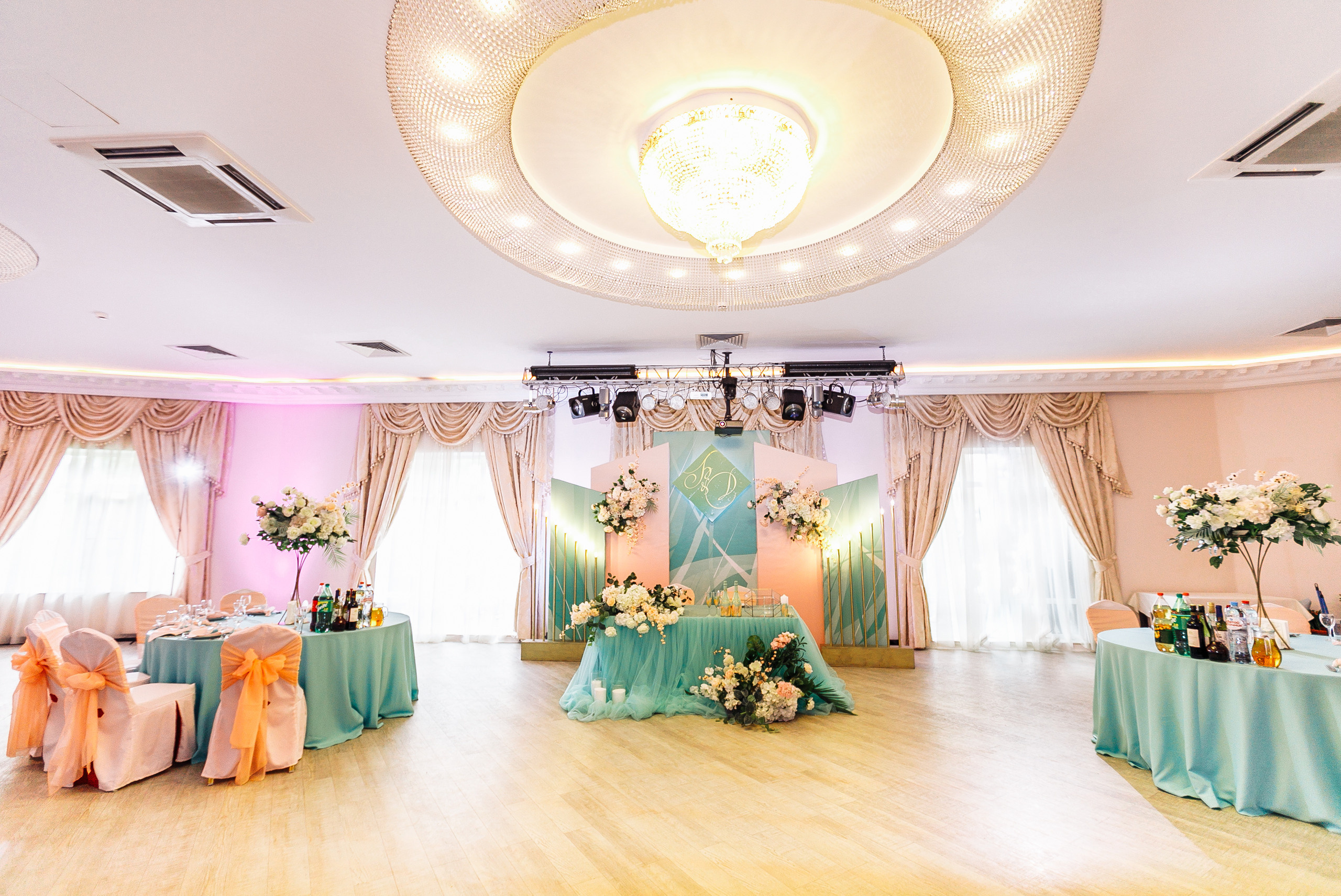 Фотографии зала. Банкетный комплекс и свадебное агенство "Александр Грин"