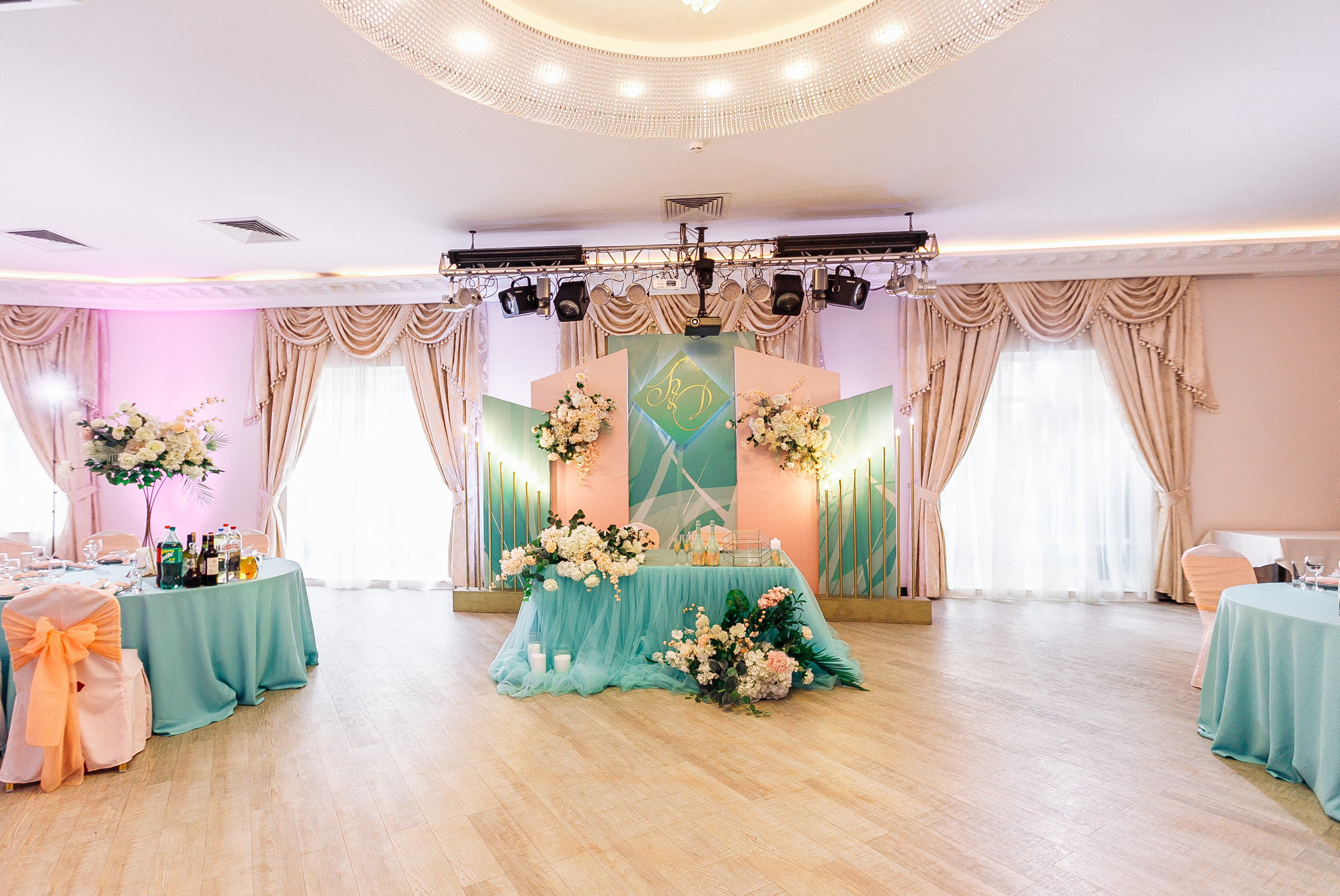 Фотографии зала. Банкетный комплекс и свадебное агенство "Александр Грин"