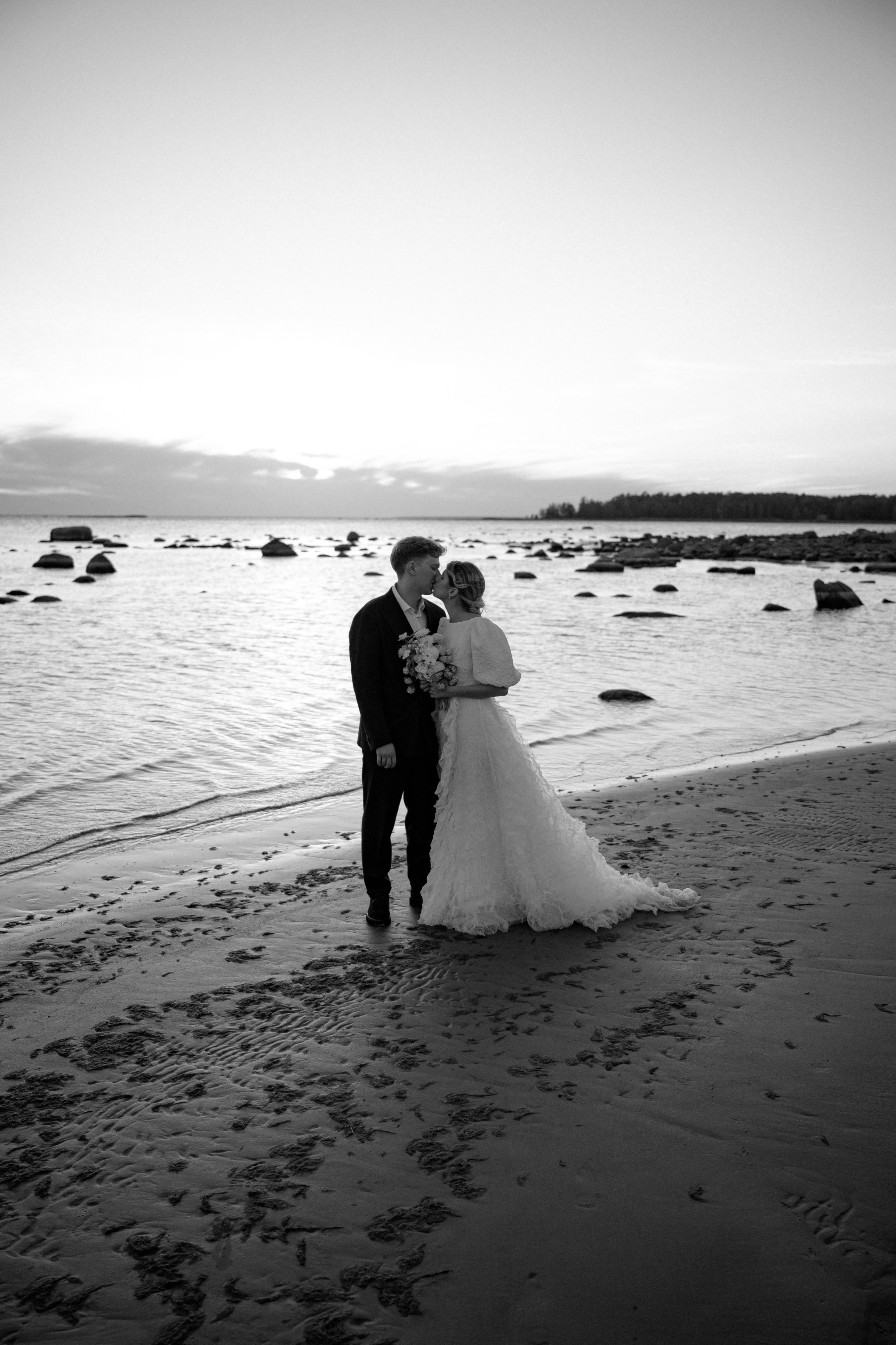 На берегу залива. Свадебный фотограф в Санкт-Петербурге, Москве, СПб Сергей Поддубный