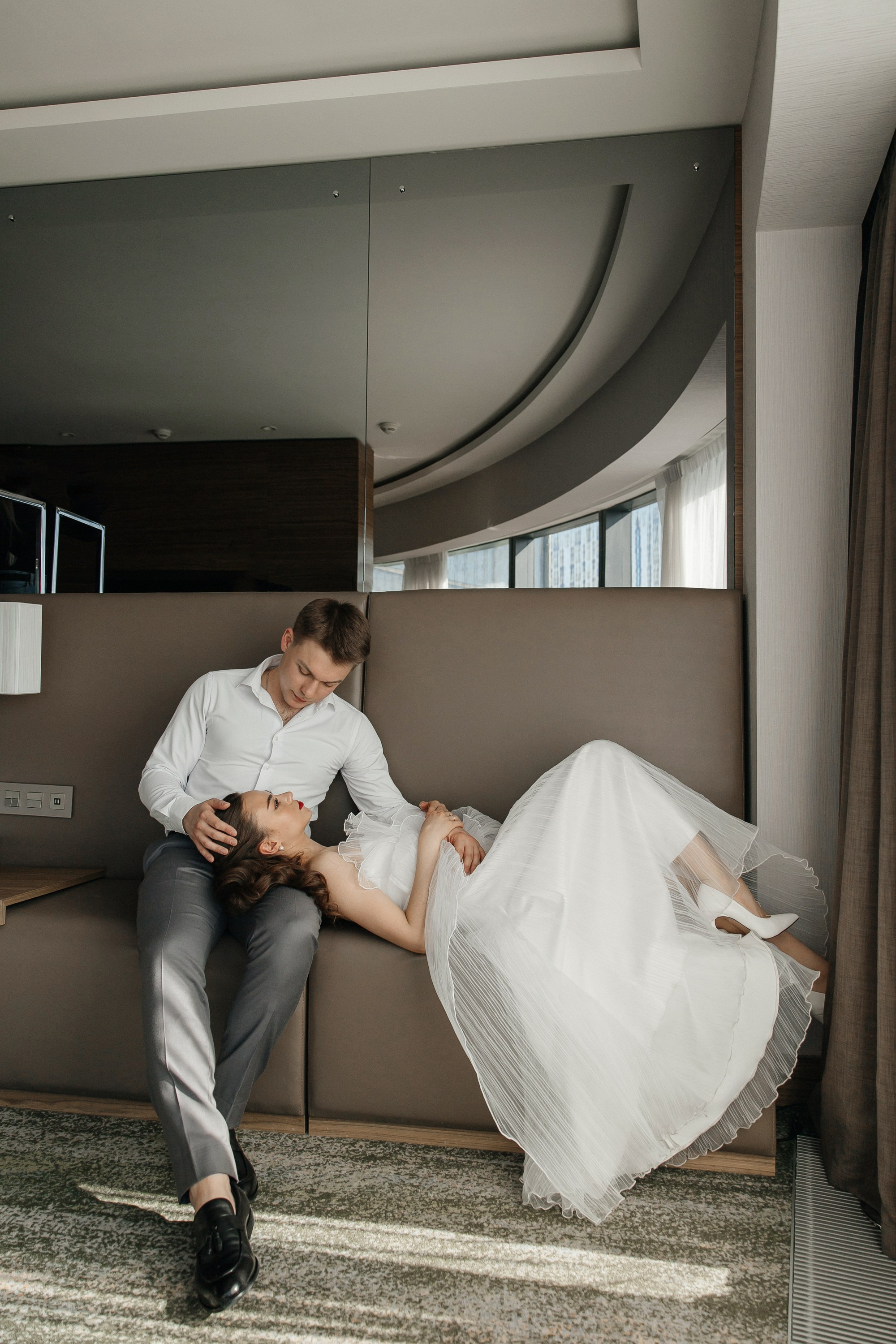 Свадебная фотосессия в отеле Radisson Blu Olympiyskiy Hotel в Москве. Свадебный фотограф в Москве Дарья Олендарёва