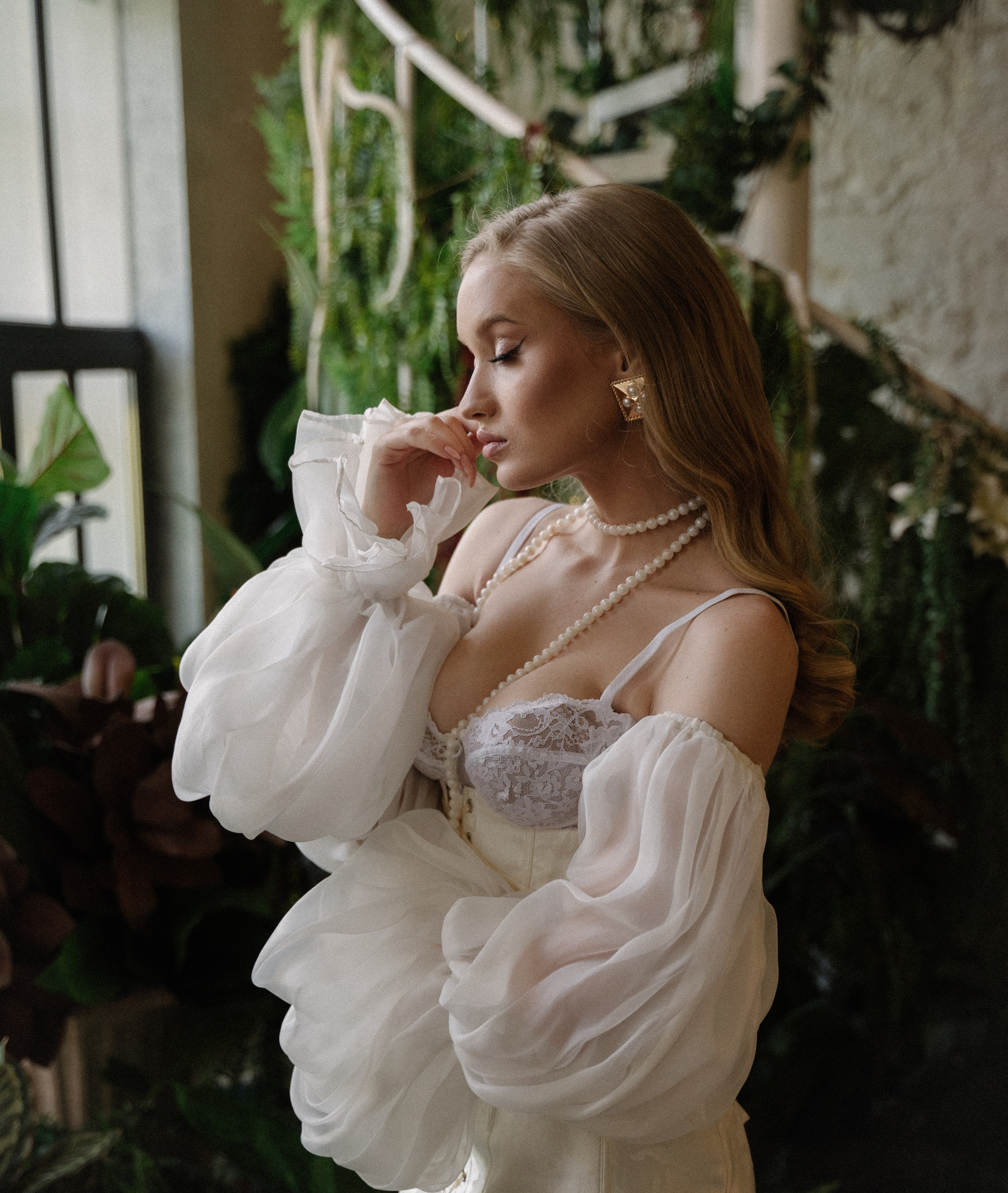 Невеста на пикнике в замке