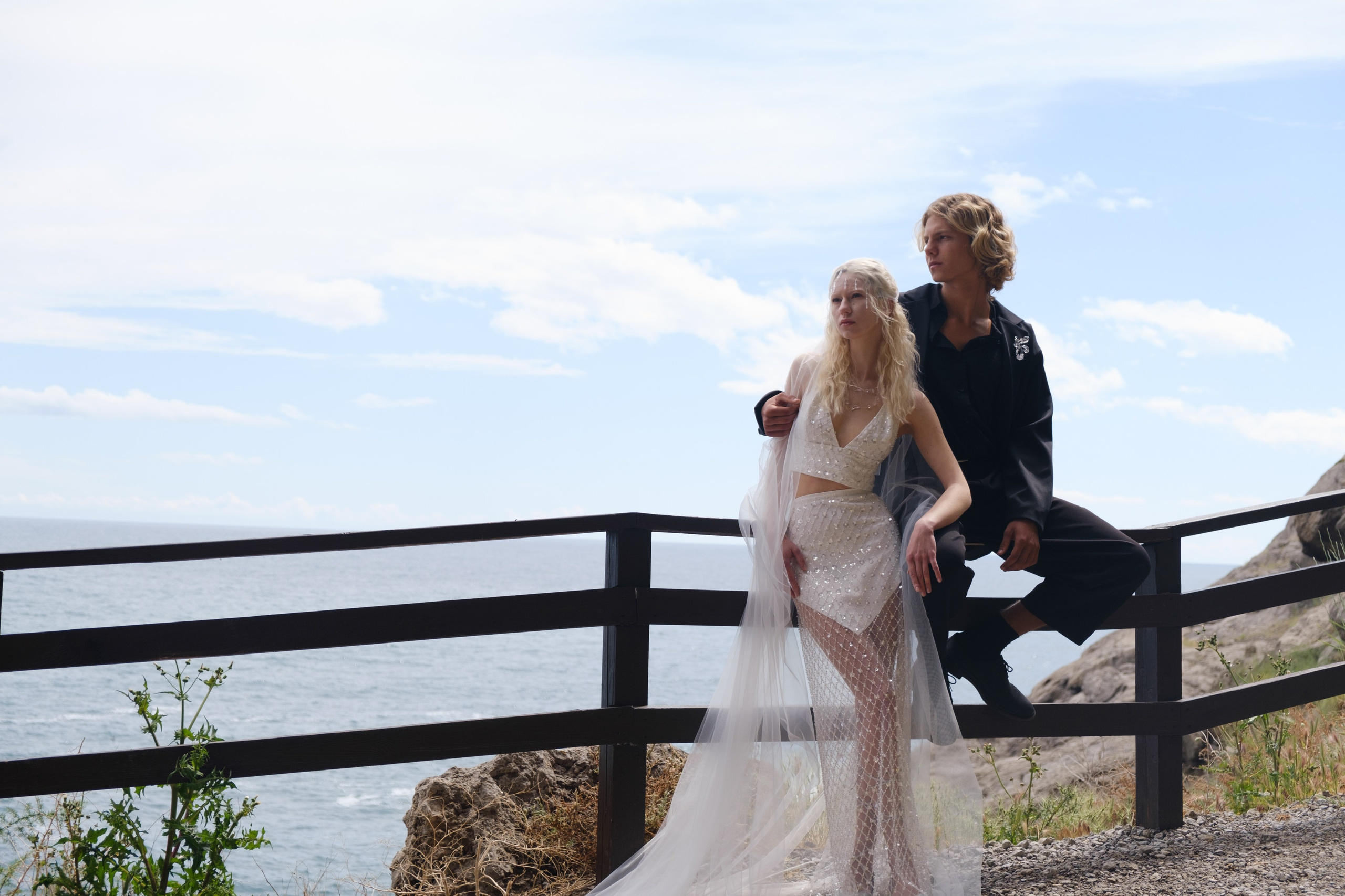 Свадебная фотосессия на Тропе Глицина Судак. Профессиональная фотосъемка в Крыму. Натуральные эмоции и живые кадры. Забронируйте дату прямо сейчас!