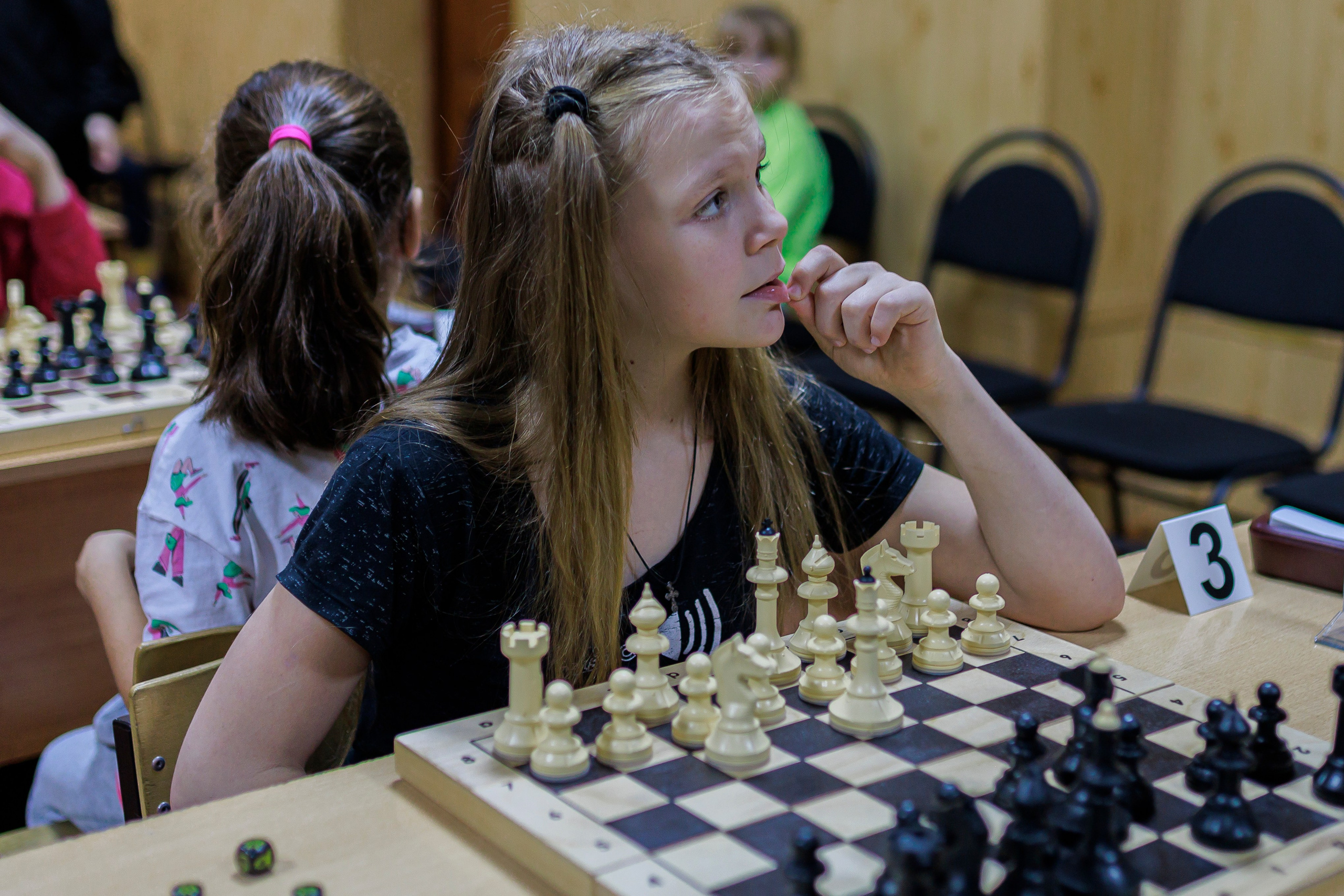 Репортажная сьёмка игры в шахматы в детском доме. Семейный и детский фотограф в Рязани Васюгова Мария