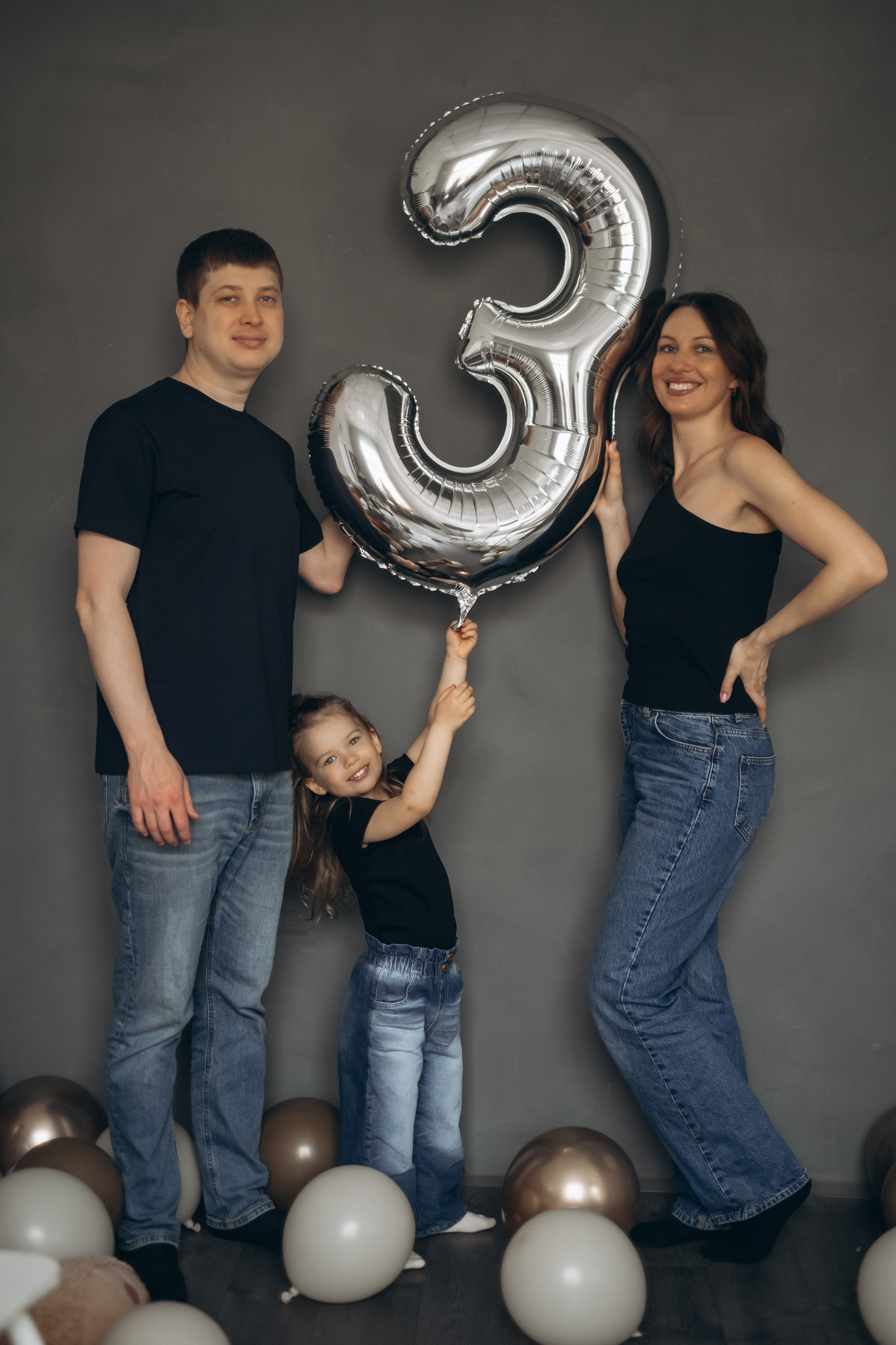 Фотосессия «День рождения» в минималистичной студии. Фотограф Новосибирск Анна Рождественская