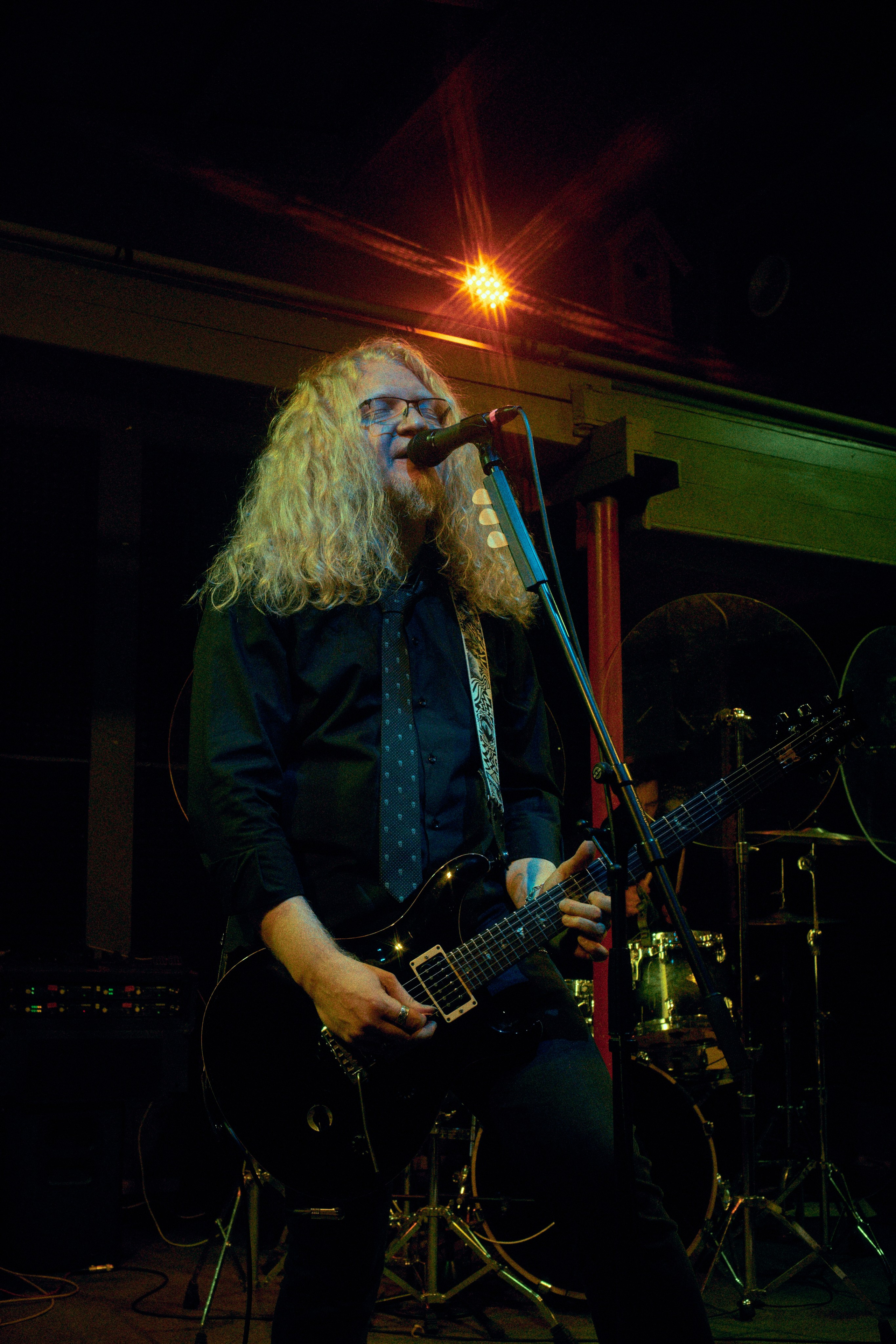 ГОЛОВА МУЭССЫ — КОНЦЕРТ 18-10-2025 В КИТАЙСКОМ ЛЕТЧИКЕ. Фотография для артистов