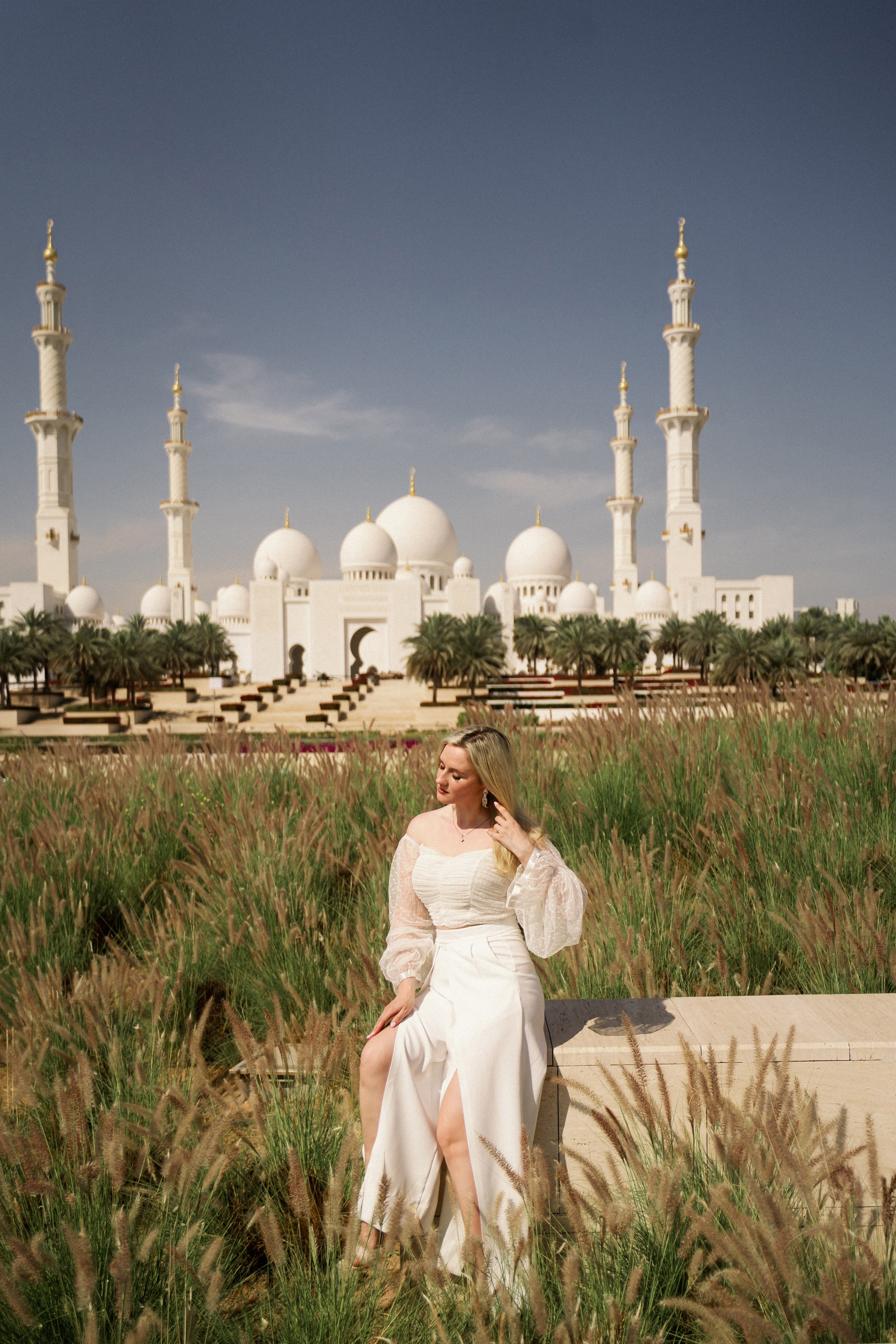 Катя на фоне мечети. Фотограф и видеограф в Москве и Абу Даби Мария Кулагина