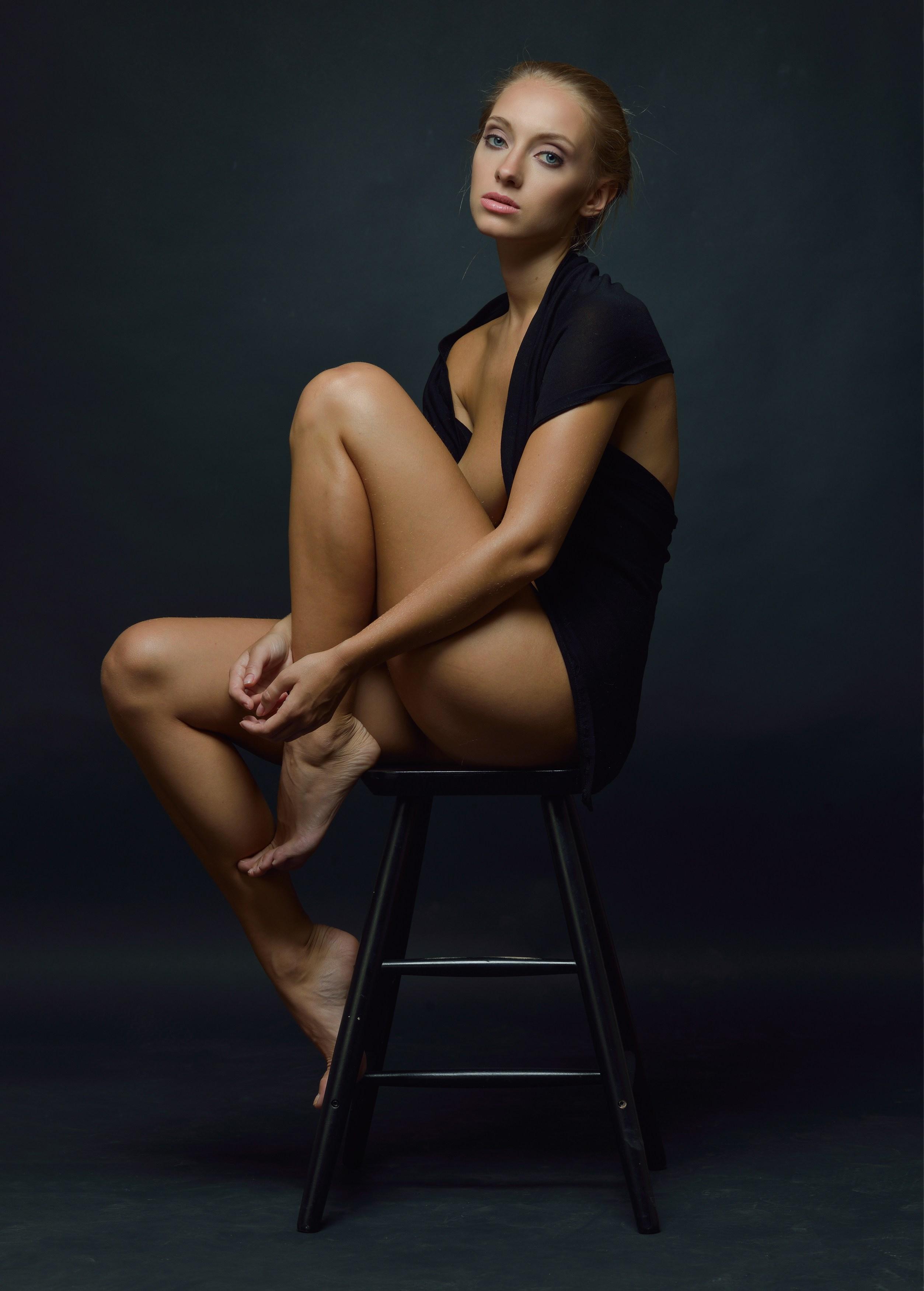 Nude studio photography. Personal website of photographer Dmitry Raikin