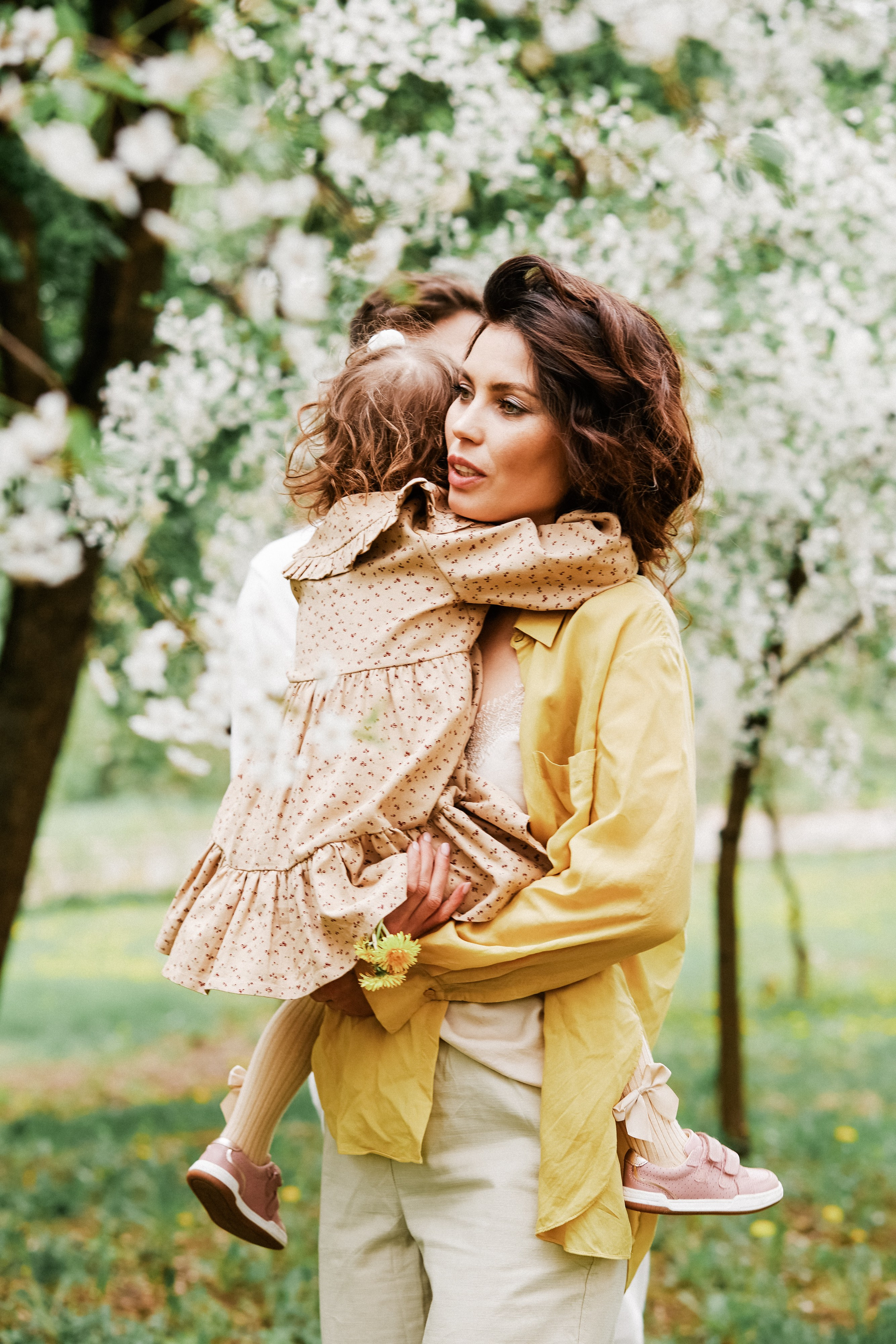 Цветущие яблони для Лили. Детский семейный фотограф в Москве Светлана Микадзе