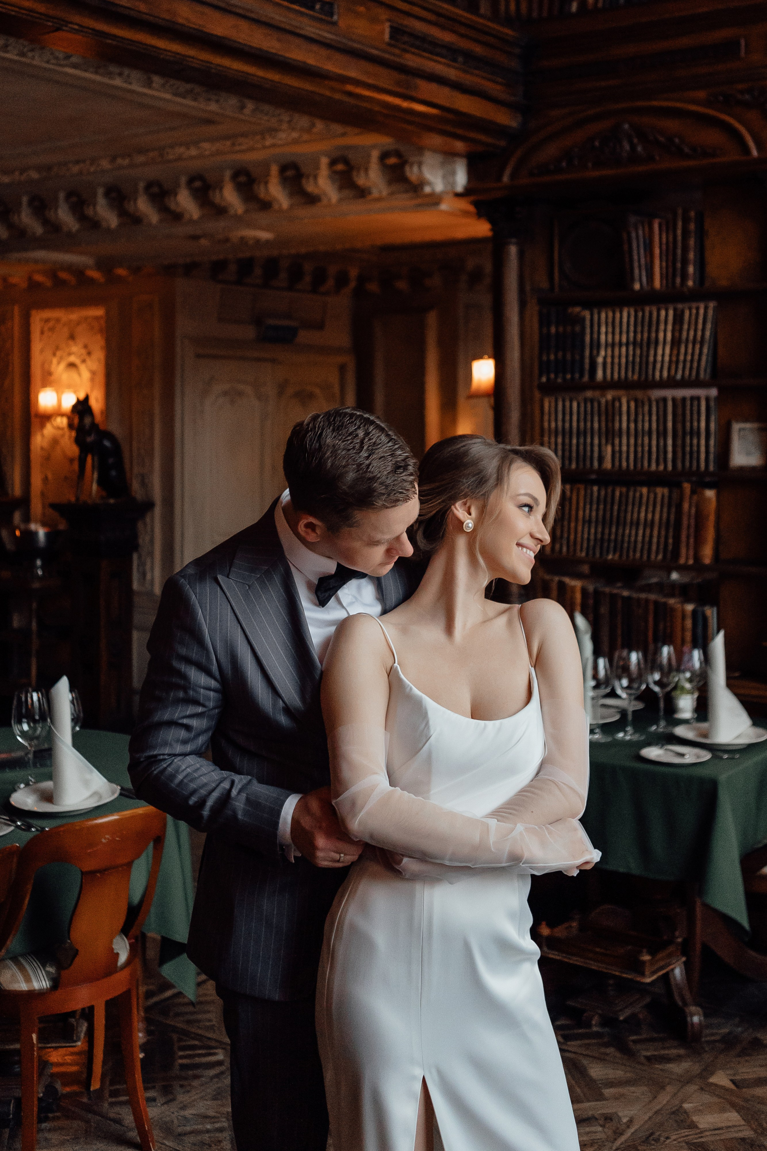 Свадебная фотосессия в Кафе Пушкинъ. Свадебный фотограф в Москве Дарья Олендарёва