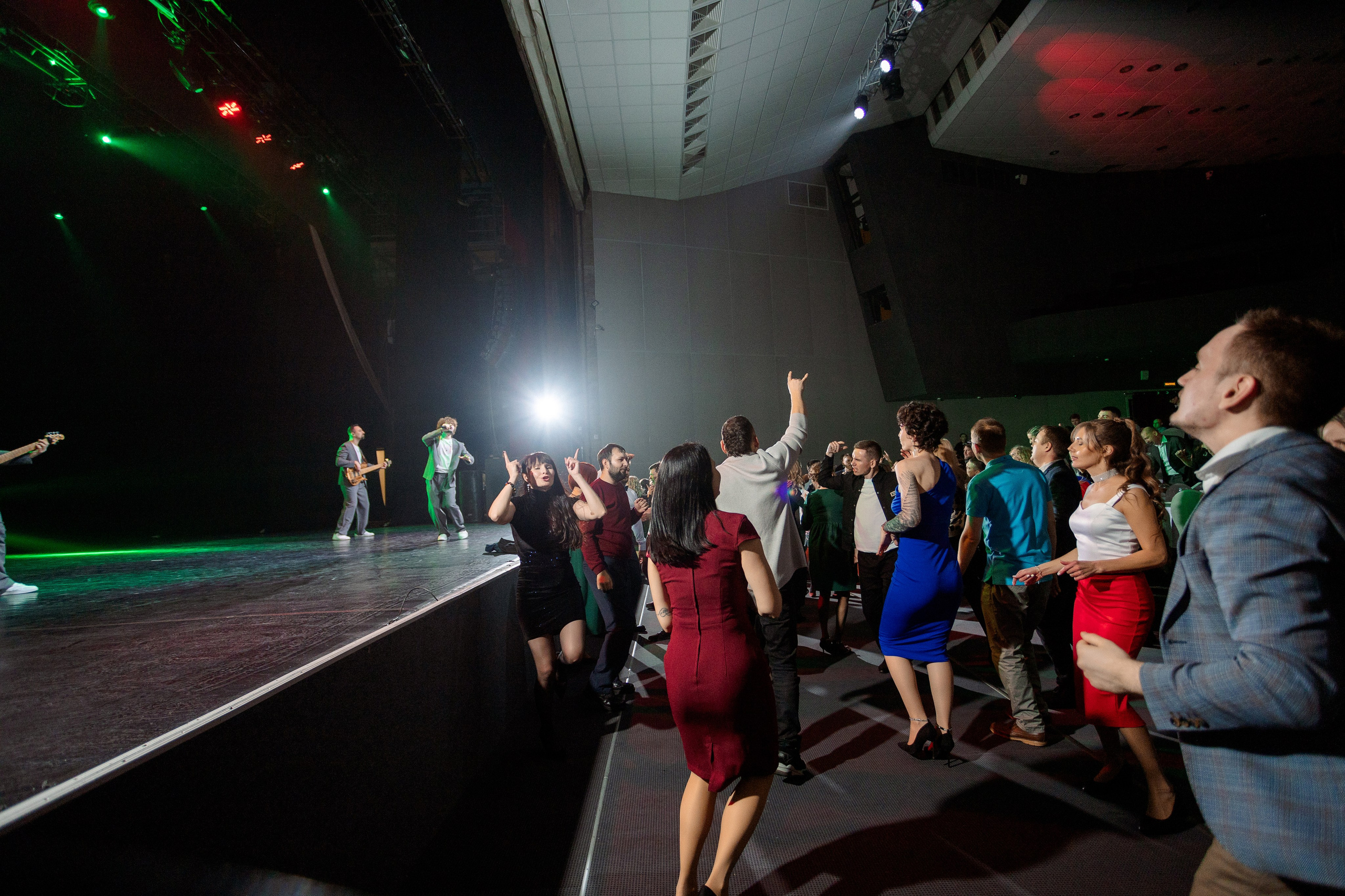 РЕПОРТАЖ: НОВЫЙ ГОД В ДК МЕТАЛЛУРГ. Профессиональный фотограф в Ижевске Леша Петров