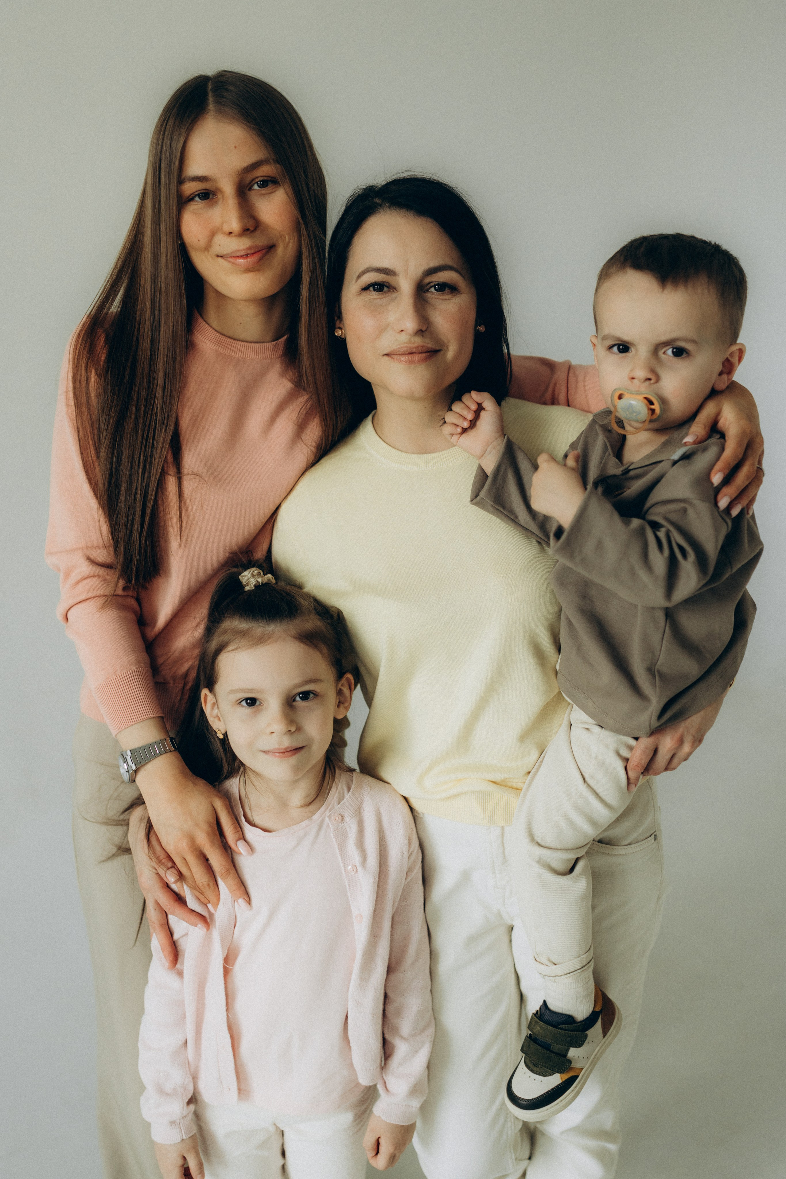 Семейная съёмка на циклораме. Фотограф НОГИНСК, Москва, Анастасия Белая