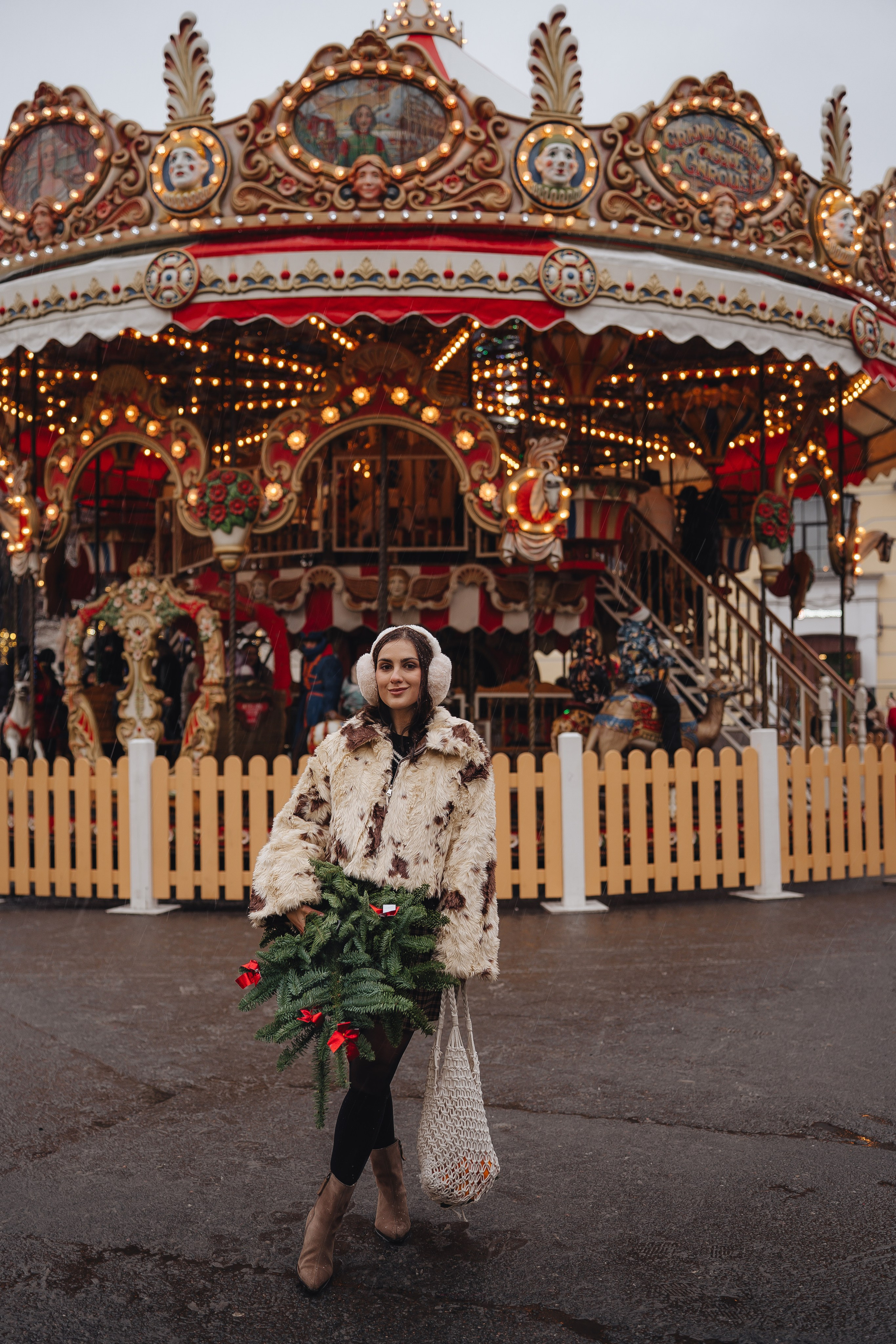 ПРОГУЛКА НА МАНЕЖНОЙ ПЛОЩАДИ ДЛЯ ДЕВУШКИ ПЕРЕД НОВЫМ ГОДОМ (НОВОГОДНЯЯ ФОТОСЕССИИЯ НА МАНЕЖНОЙ ПЛОЩАДИ). Профессиональный фотограф, Санкт-Петербург — Виктория Богомолова