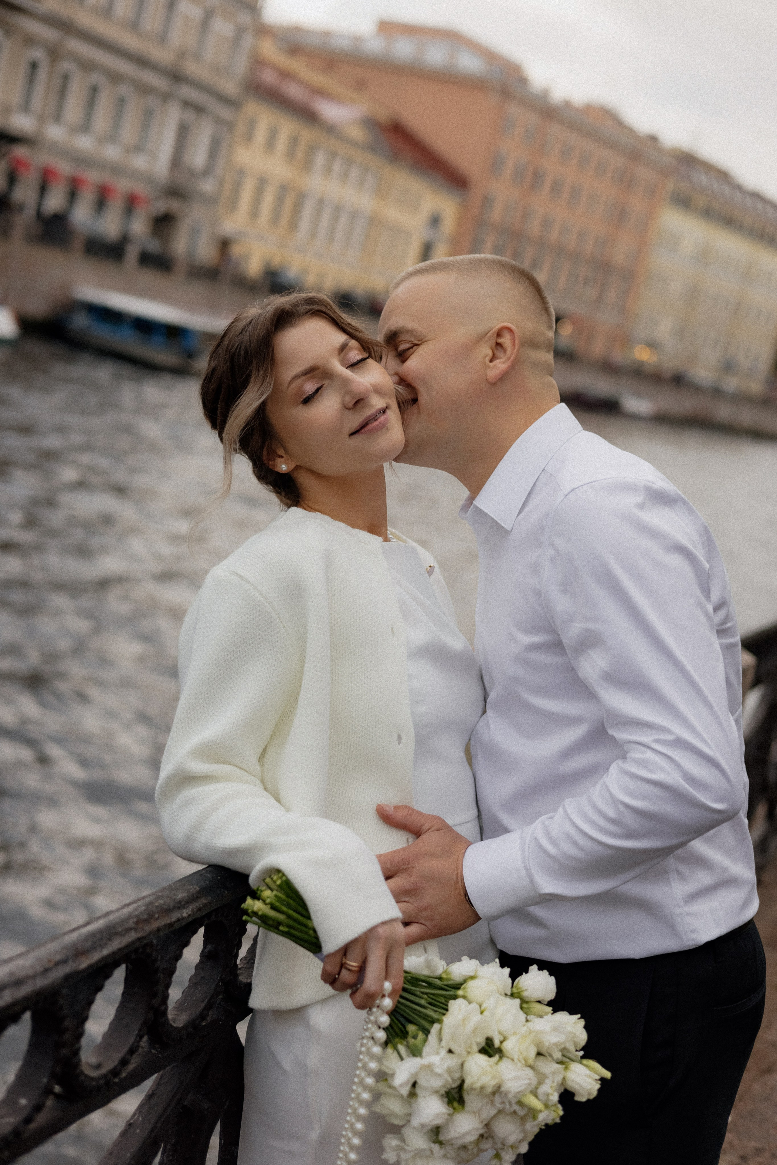 Свадебная прогулка у Исаакия. Свадебный фотограф в Санкт-Петербурге Ксения Кобышева