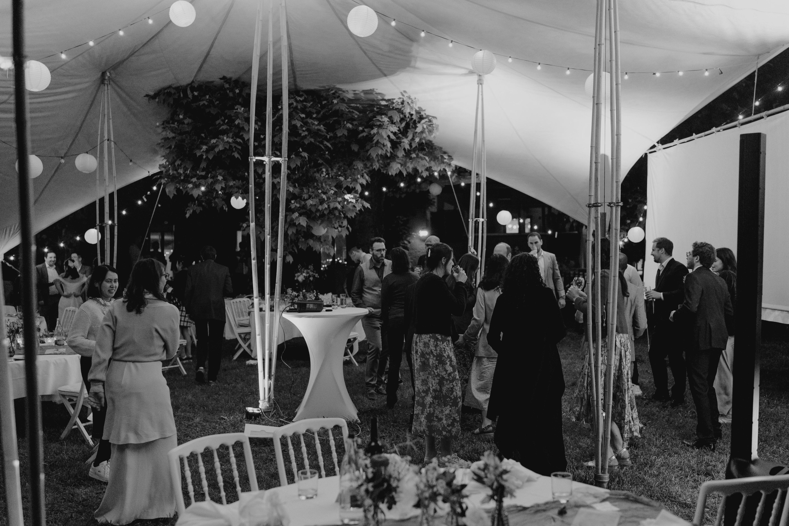 Nhi & Samuel | courtyard. Photographe de Mariage Professionnelle — Genève & Suisse Romande | Tanya Creator