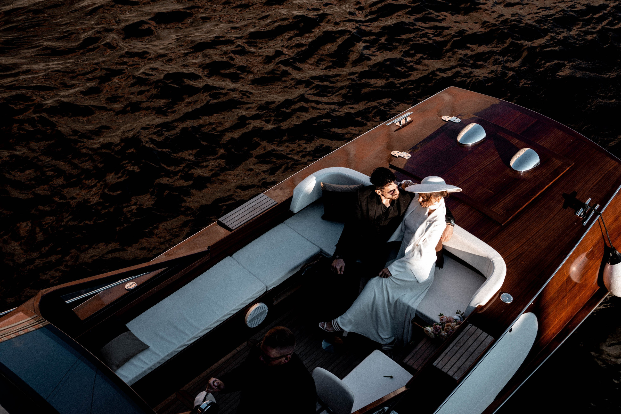 СВАДЕНБНАЯ СЬЕМКА НА КАТЕРЕ ПО КАНАЛАМ САНКТ-ПЕТЕРБУРГА И В АКВАТОРИИ НЕВЫ. Профессиональный фотограф, Санкт-Петербург — Виктория Богомолова