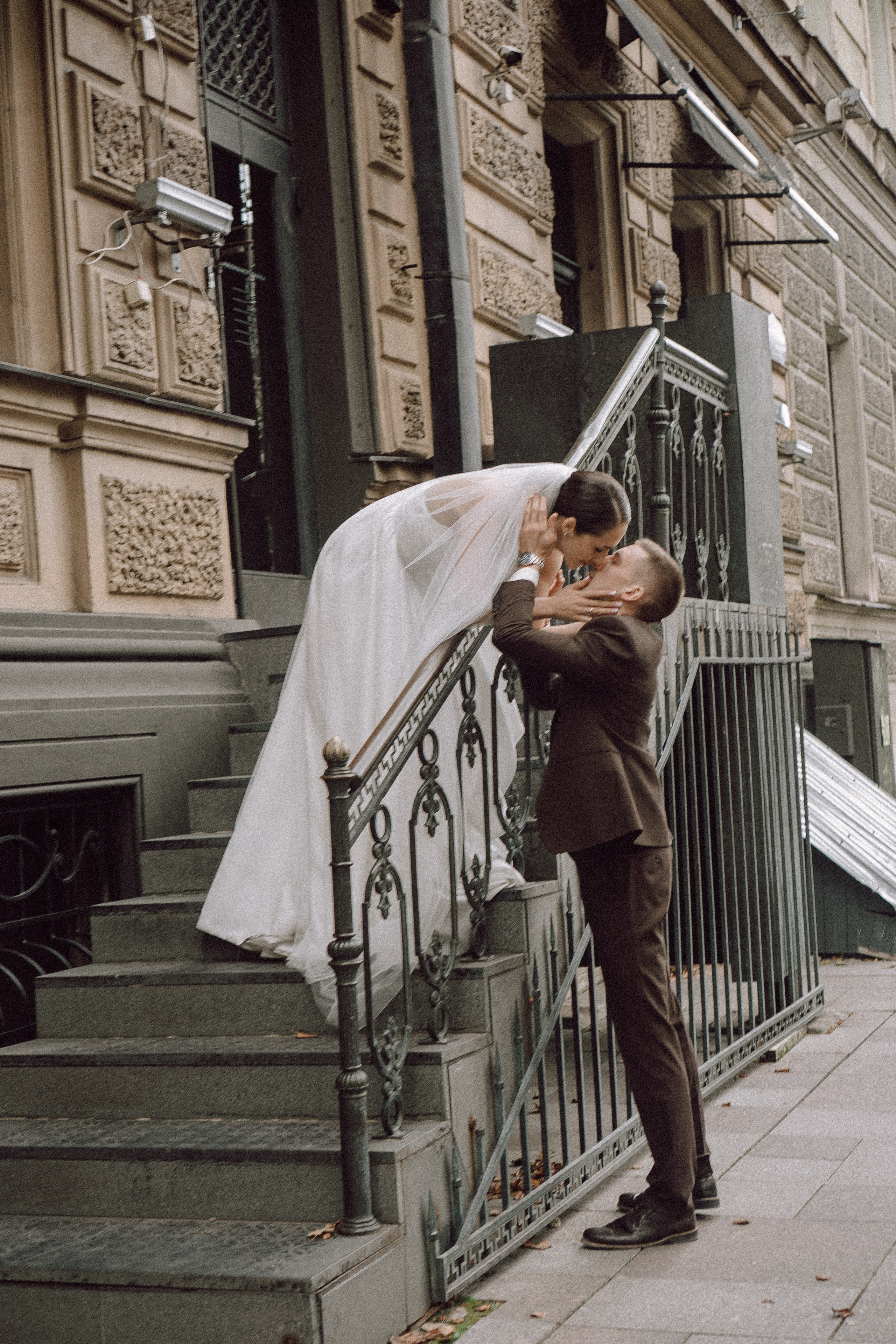 СВАДЕБНАЯ ПРОГУЛКА В САНТК-ПЕТЕРБУРГЕ (ИСАКИЕВСКИЙ СОБОР, ЗИМНЯЯ КАНАВКА, ЭРМИТАЖ И БОЛЬШАЯ МОРСКАЯ УЛИЦА). Профессиональный фотограф, Санкт-Петербург — Виктория Богомолова