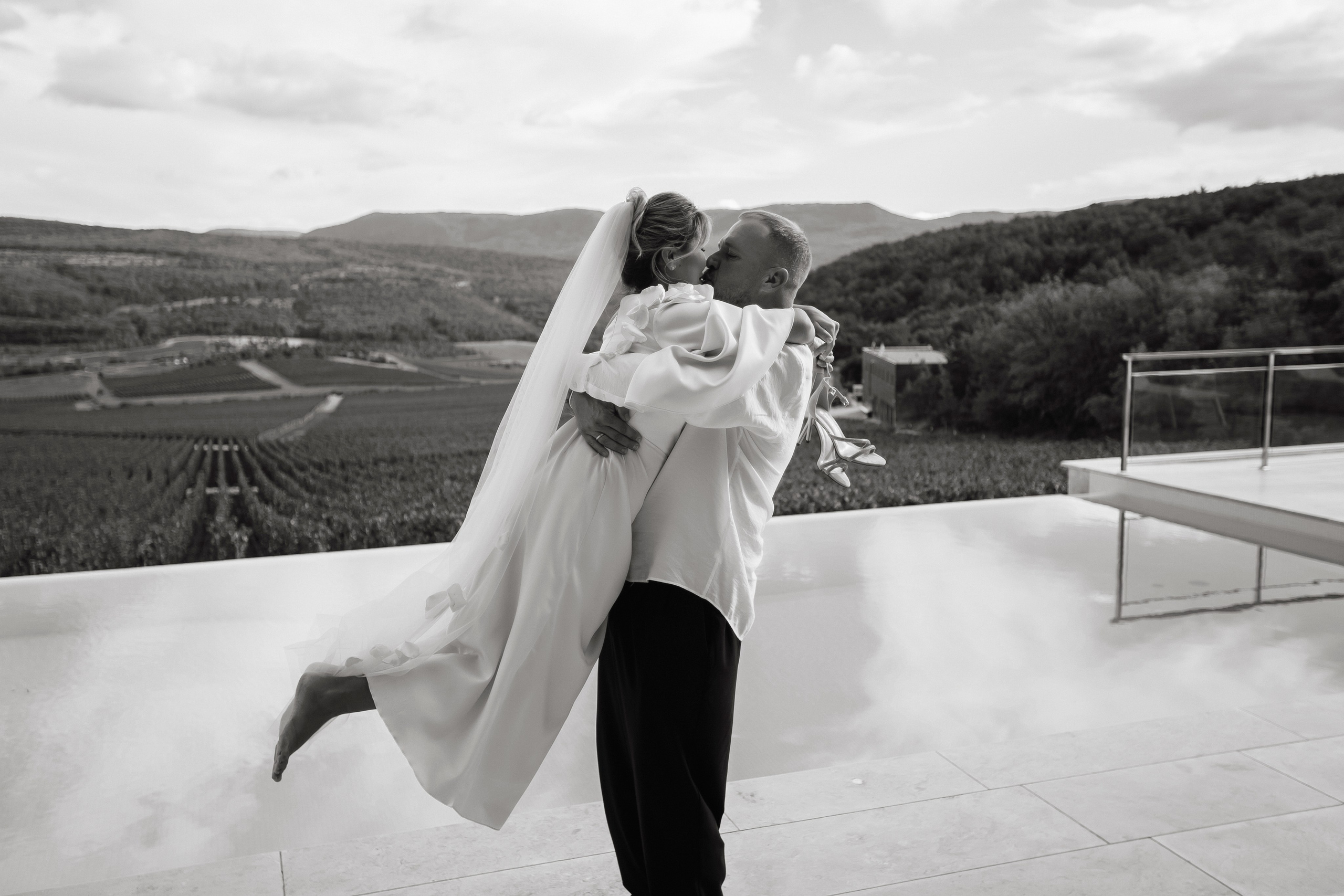 Александр и Гузель. Свадьба для двоих. Винодельня AYA. Фотограф Анна Лейман. Севастополь