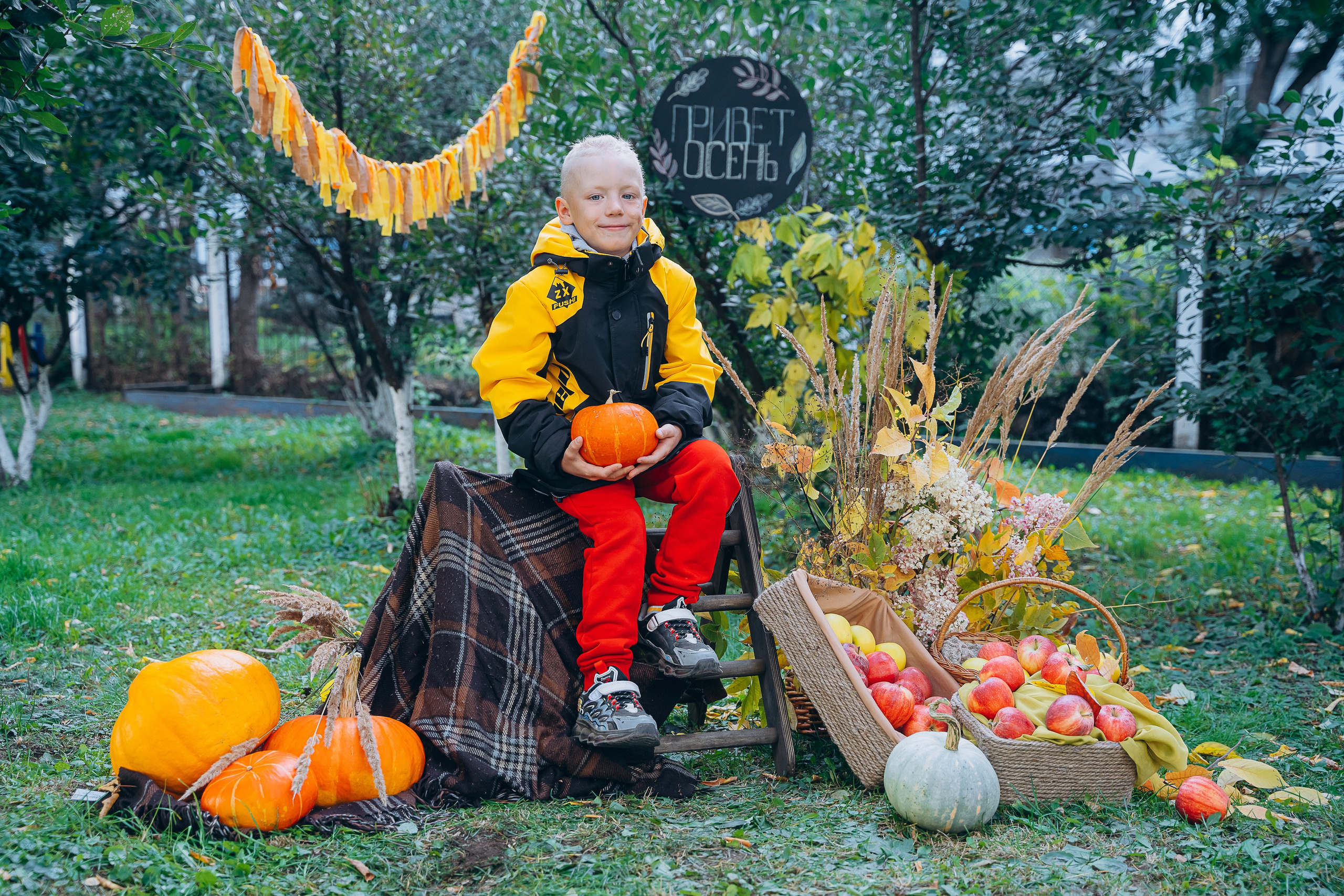 Осень фотосессия для ГРУППЫ. Улыбка выездная фотостудия Красноярск